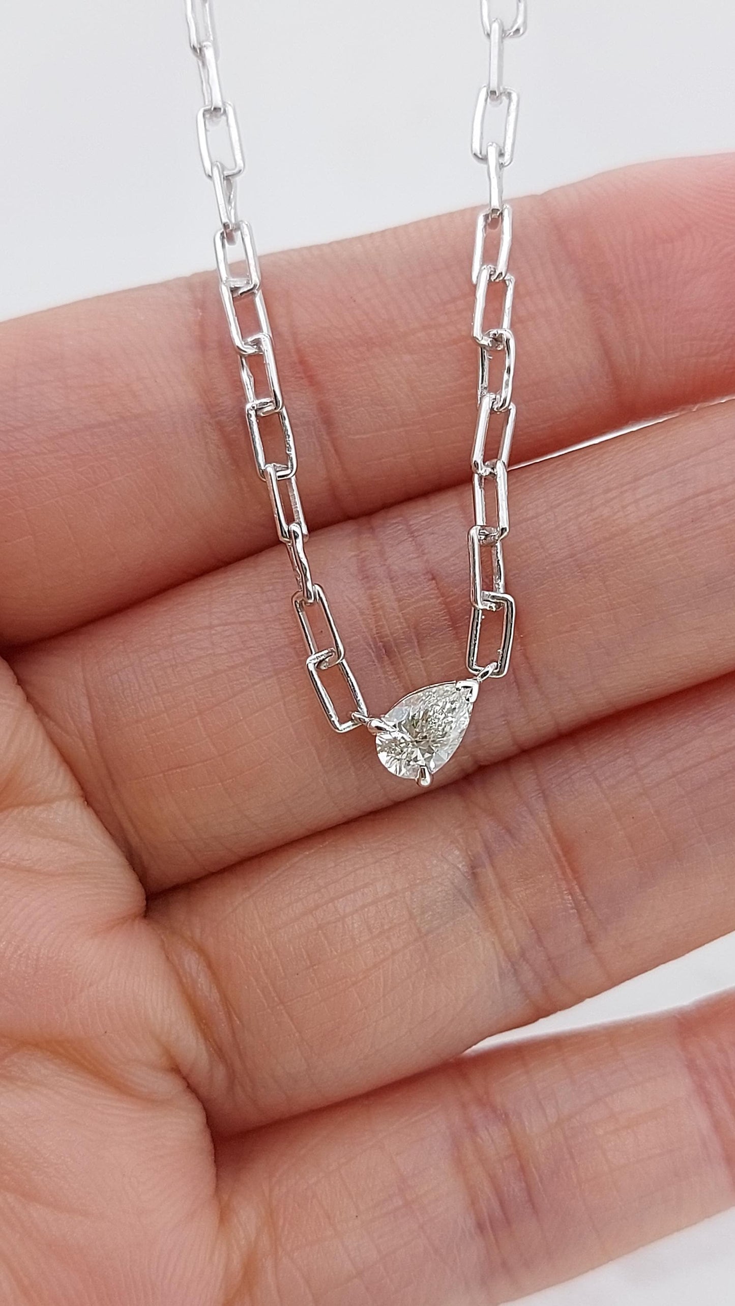 14k massiv Gold Paperclip-Kette Birnen-Diamant-Halskette, echt Diamant zertifizierte Halskette / Diamantketten-Halskette Jubiläumsgeschenk. Moissanite engagement ring in Gold or Platinum — custom handcrafted by Forever For Love