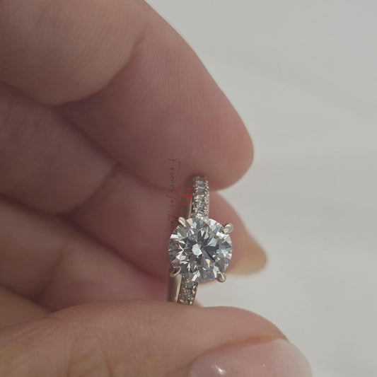 1.0 Ct IGI Certified Round Lab Diamond Engagement Ring