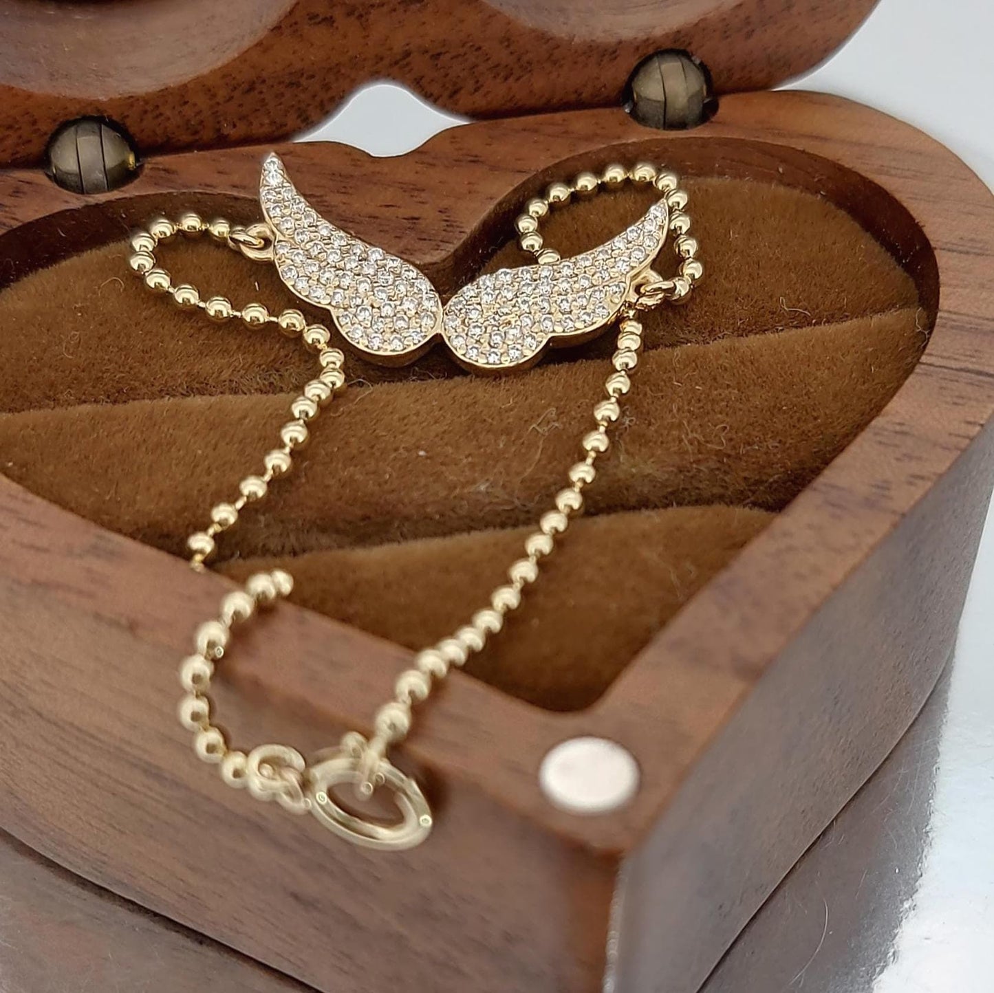 14k Gold Diamant Flügel Armband, Massives Gold Flügel Charm Armband, Diamant Flügel Armband, Gold Diamant Armband, Perfektes Geschenk Moissanite engagement ring in Gold or Platinum — custom handcrafted by Forever For Love