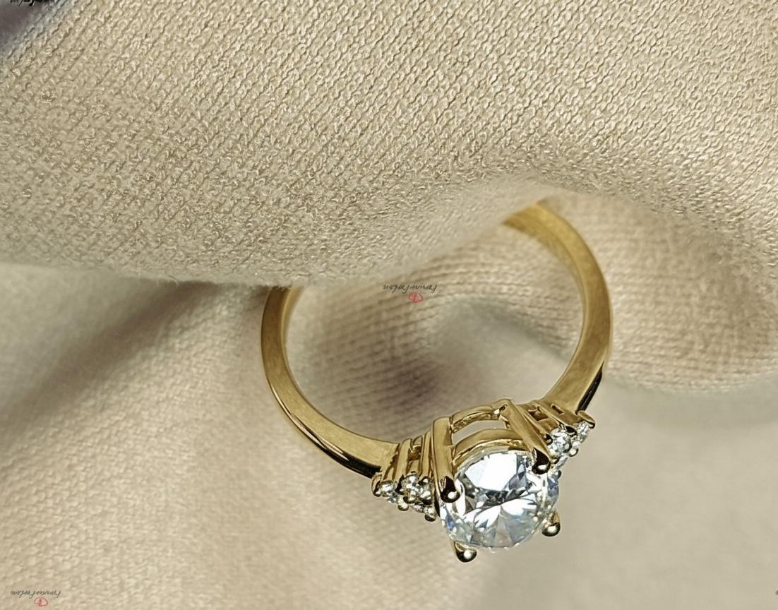 Bague de Fiançailles Ovale Diamant et Moissanite Oval cut 1Ct Moissanite taille brillant engagement ring in Gold or Platinum — custom handcrafted by Forever For Love