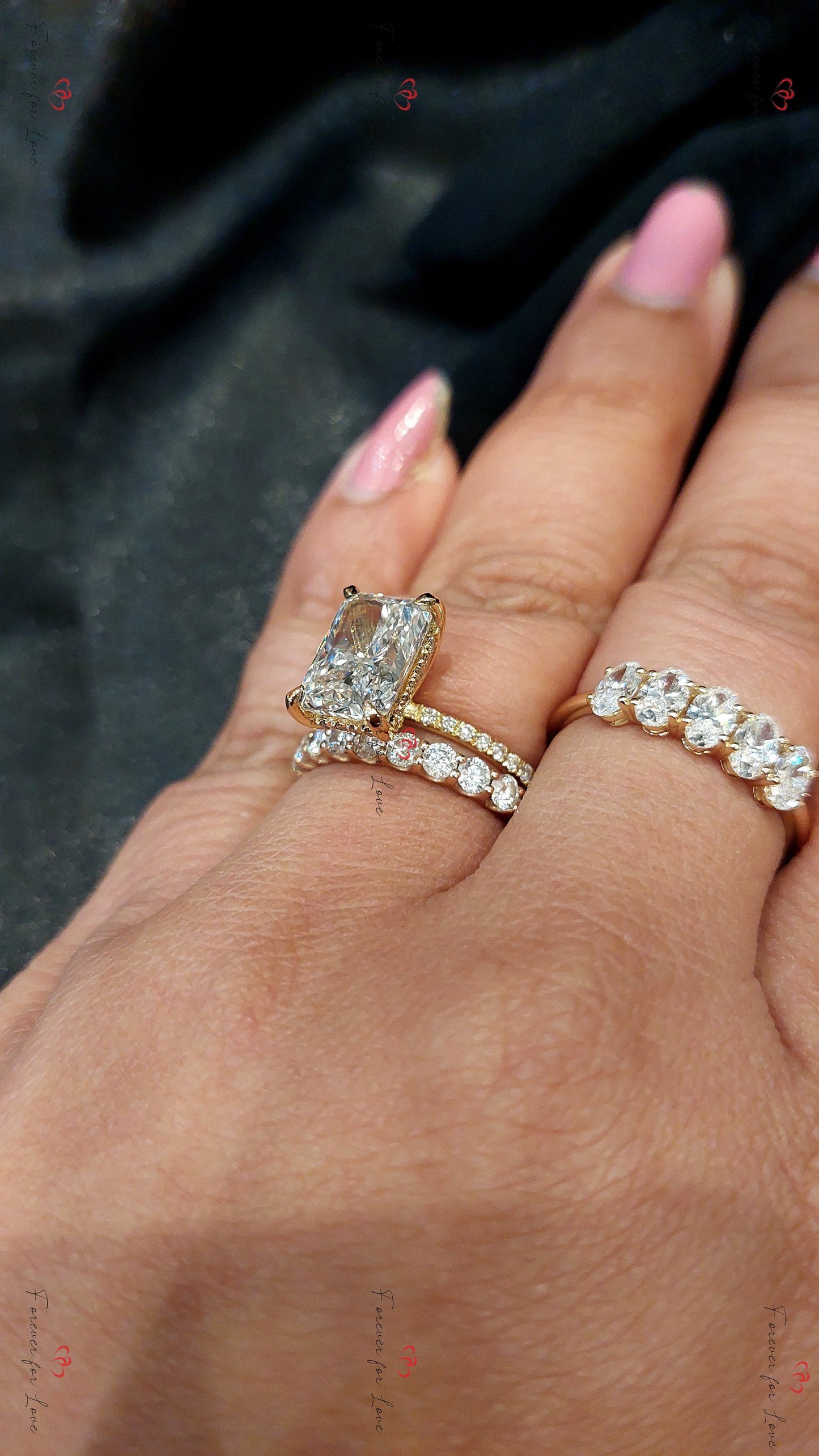 Bague de Fiançailles Halo 4 carats avec Diamant Radiant de Laboratoire Certifié IGI Radiant cut 1Ct Moissanite taille brillant engagement ring in Gold or Platinum — custom handcrafted by Forever For Love