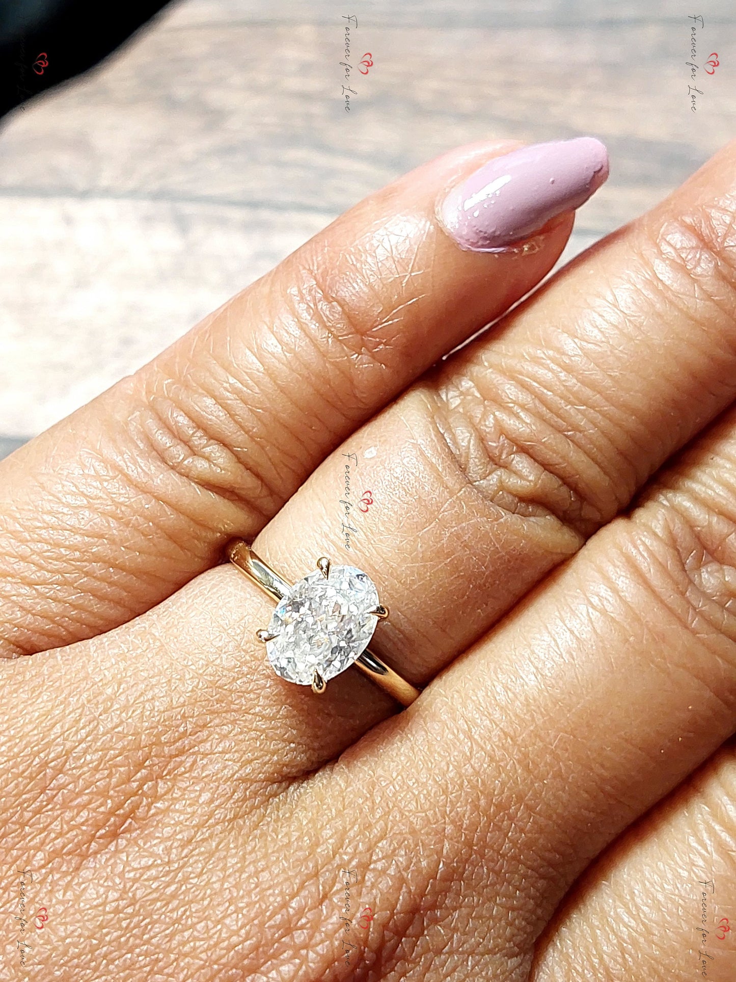 Ovale Moissanit-Solitär-Verlobungsring mit verstecktem Halo Oval cut Moissanite engagement ring in 935er Argentium Silber — custom handcrafted by Forever For Love
