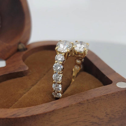 2.5 Ct IGI Certified Oval Lab Diamond Band