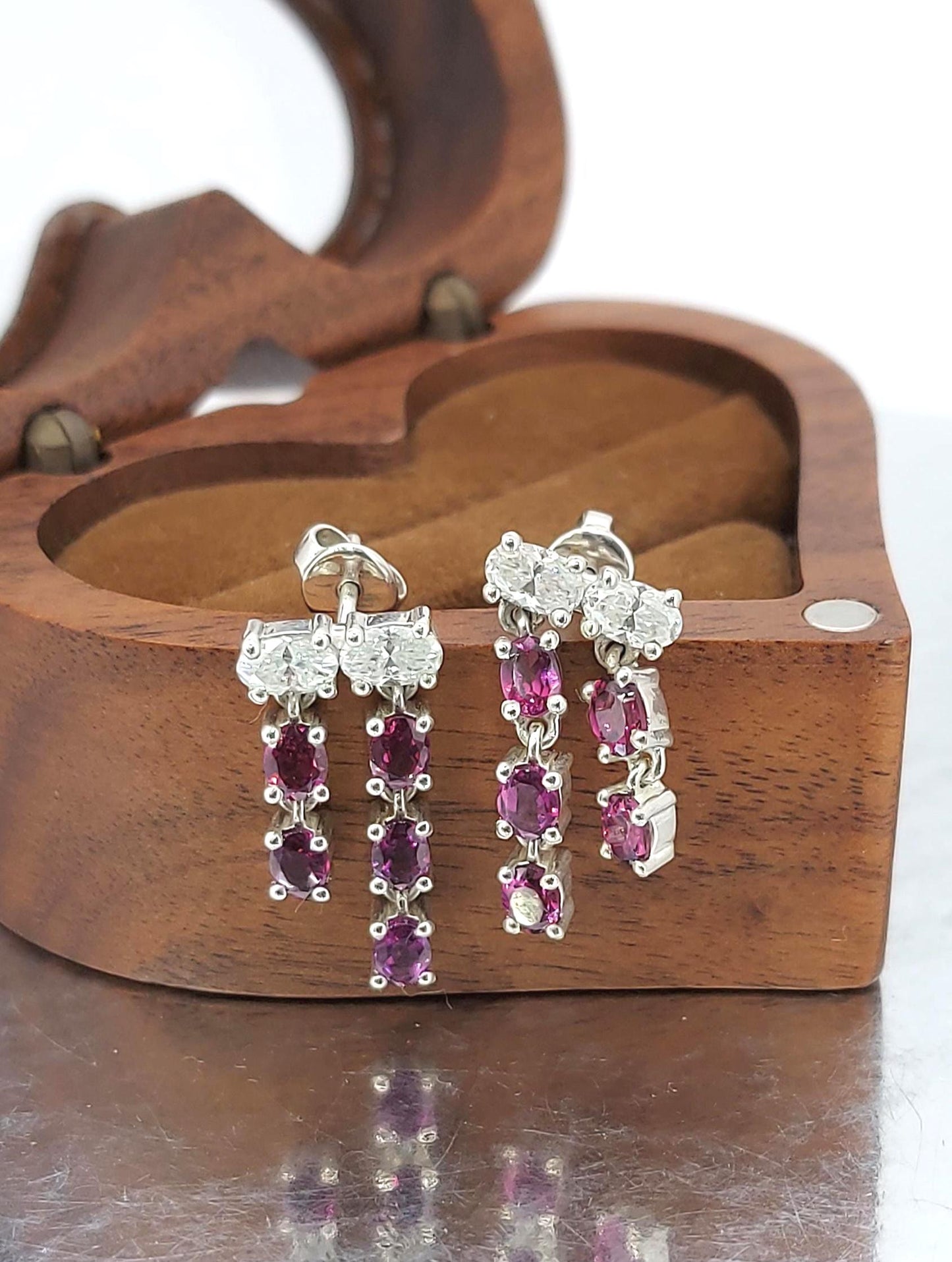 Ohrhänger aus Pink-Saphir und Diamanten, insgesamt 2,3 Karat, baumelnde Ohrringe, Edelsteinohrringe, perfektes Geschenk für sie Moissanite engagement ring in Gold or Platinum — custom handcrafted by Forever For Love
