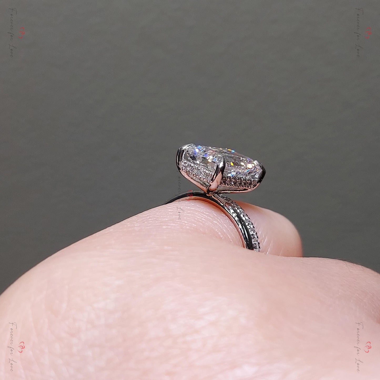 3 Karat Smaragd Labordiamant Solitärring Emerald cut Moissanite engagement ring in 935 Argentium Silber — custom handcrafted by Forever For Love