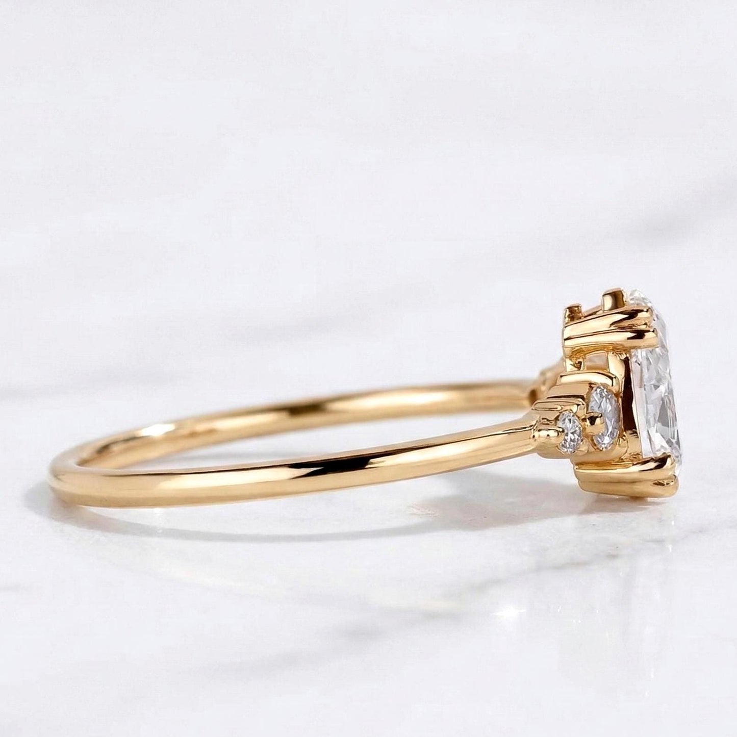 Birnenförmiger Labordiamant-Verlobungsring Pear cut Moissanite engagement ring in 935 Argentium Silber — custom handcrafted by Forever For Love