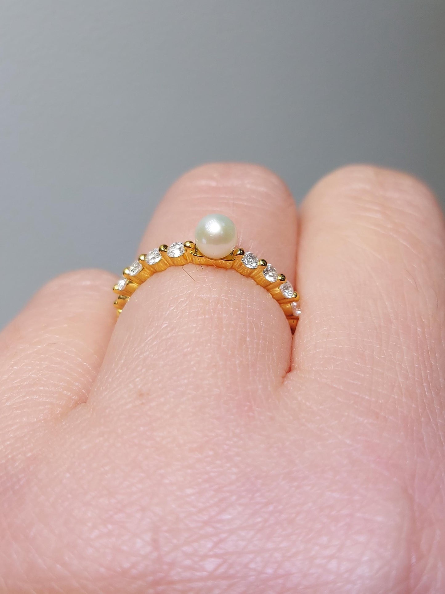 Naturdiamant, Perlen Halb-Eternity-Band Round cut Moissanite engagement ring in 935 Argentium Silber — custom handcrafted by Forever For Love