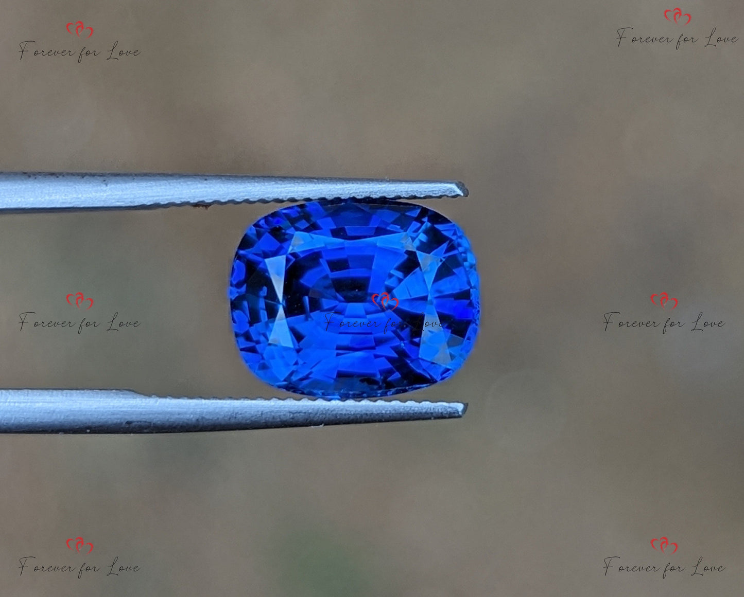 Natürlicher Royalblauer Saphir 4,1 Karat, kissenförmiger loser Edelstein, 10 mm x 8 mm x 5,8 mm, individuelles Schmuckgeschenk für sie Moissanite engagement ring in Gold or Platinum — custom handcrafted by Forever For Love