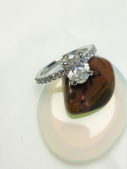 2.5 Ct Oval Diamond Engagement Ring