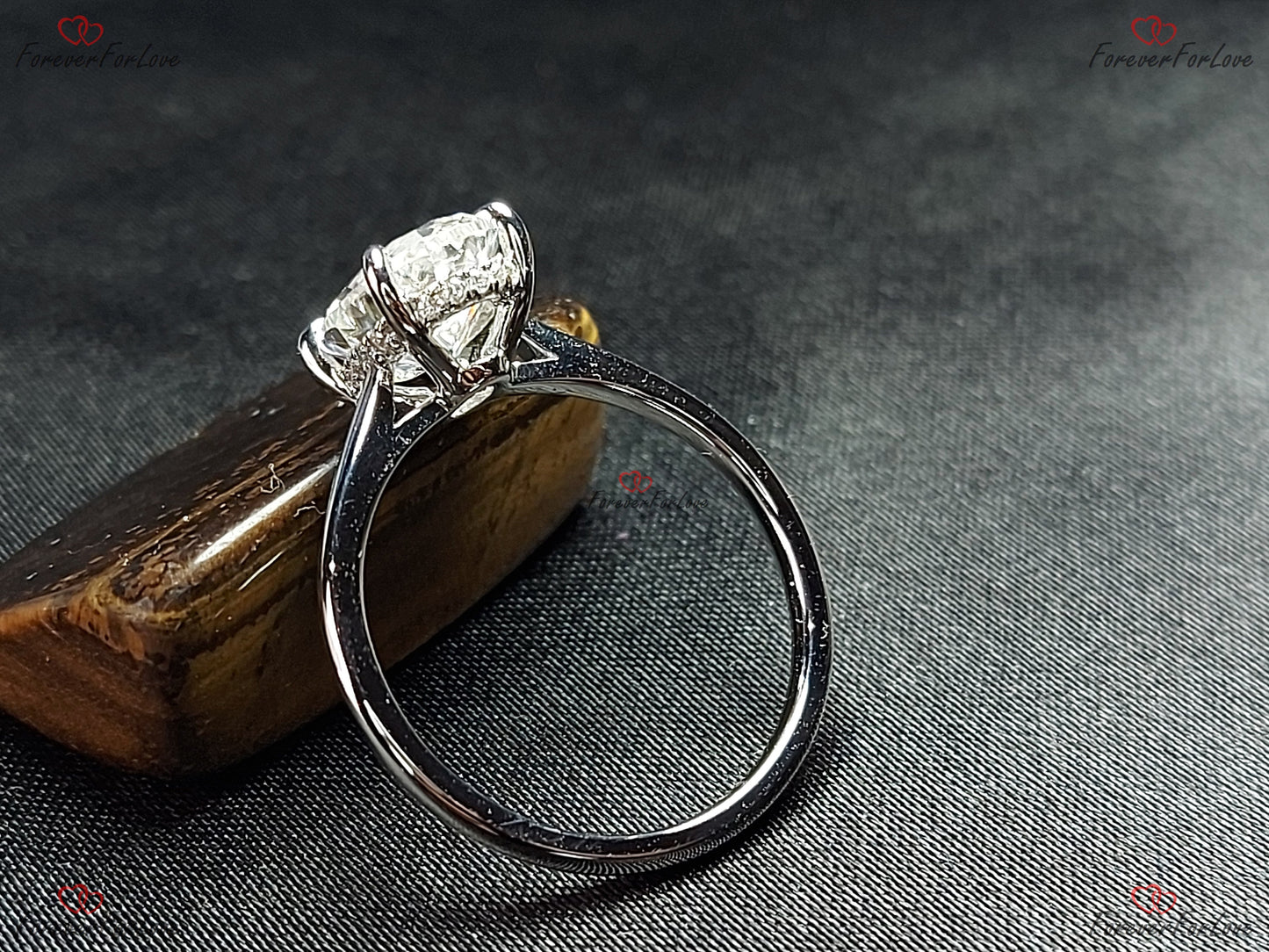 2.8 Karat ovaler Moissanit-Verlobungsring Oval cut Moissanite engagement ring in 935 Argentium Silber — custom handcrafted by Forever For Love