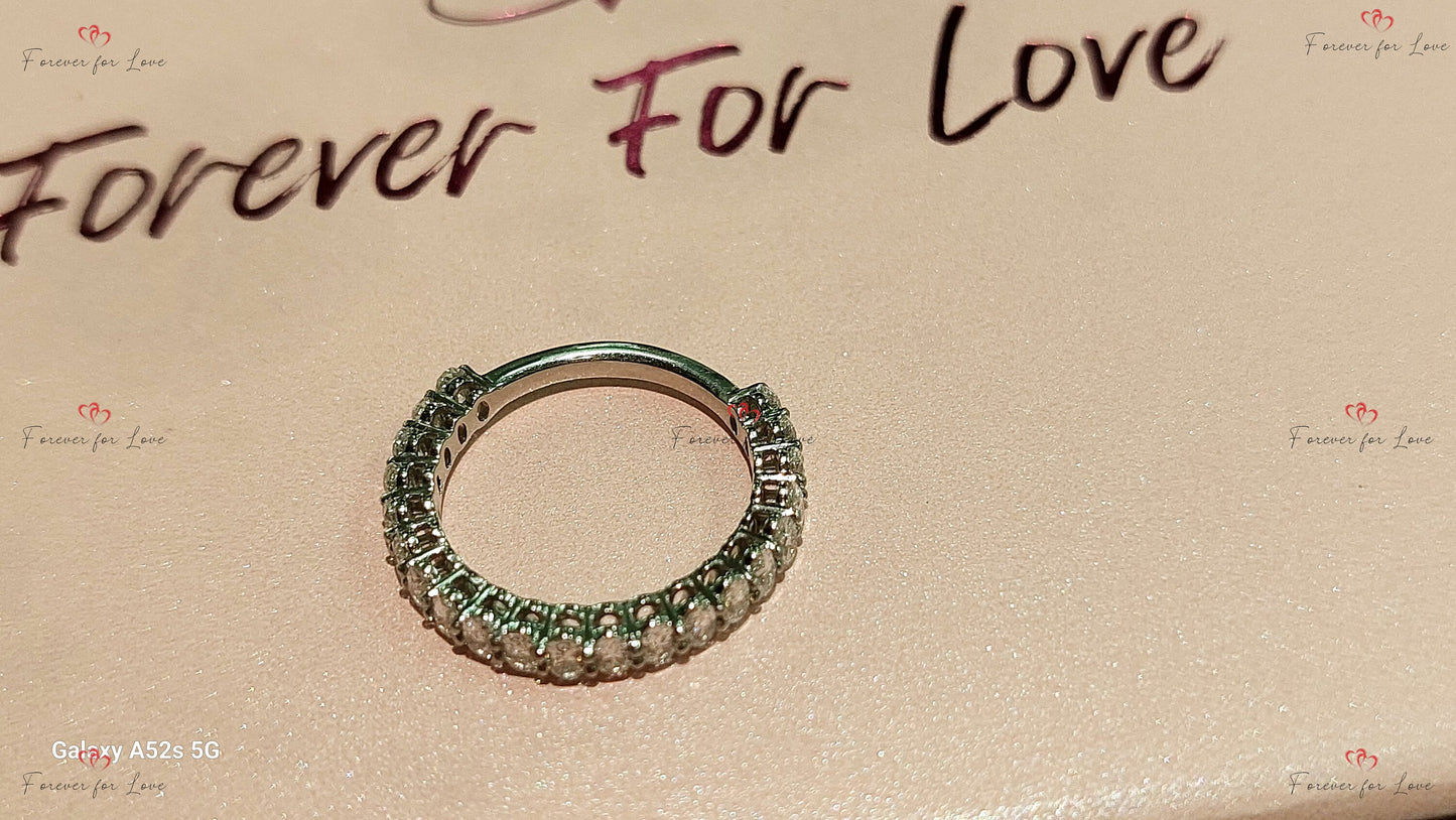 Bande de diamants ovales de laboratoire en or/platine, alliance trois quarts éternité avec diamant de laboratoire, bague ovale de mariage, d'anniversaire, ou empilable. Oval cut Moissanite taille brillant engagement ring in Gold or Platinum — custom handcrafted by Forever For Love