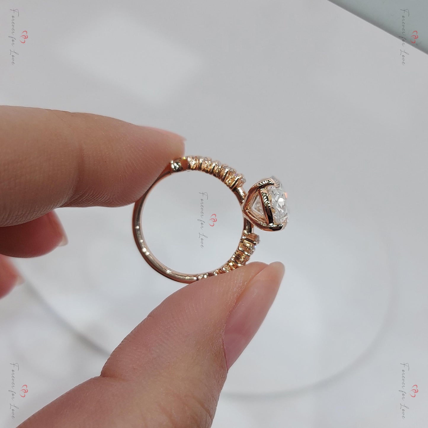 3 Karat ovaler Labor-Diamant-Verlobungsring Oval cut Moissanite engagement ring in 935er Argentium Silber — custom handcrafted by Forever For Love