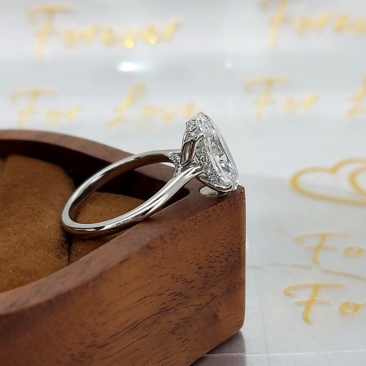 3.1 Karat IGI zertifizierter ovaler Labordiamant Solitär-Verlobungsring Oval cut Moissanite engagement ring in 935 Argentium Silber — custom handcrafted by Forever For Love