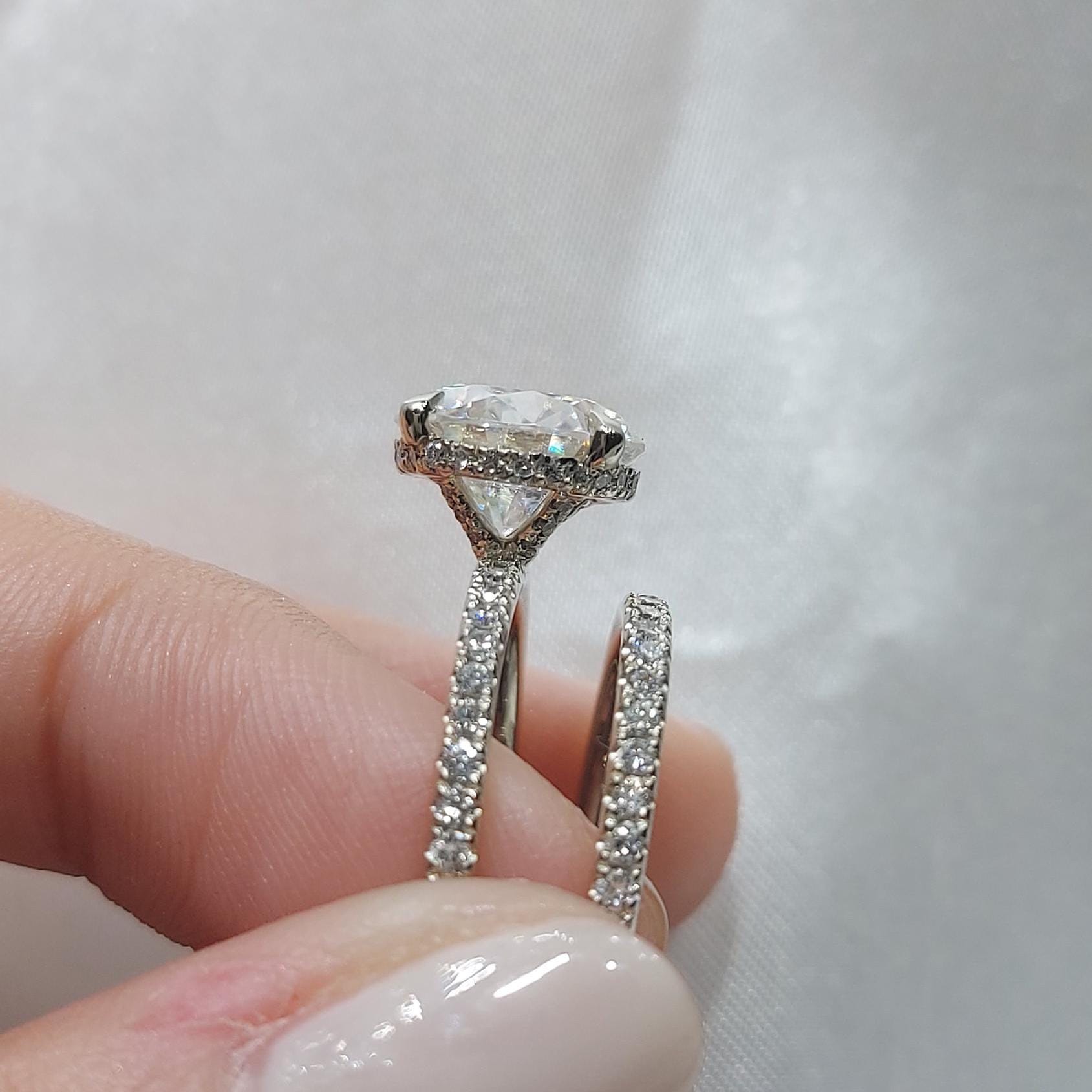4 Ct IGI Certified Round Lab Diamond Solitaire Engagement Ring
