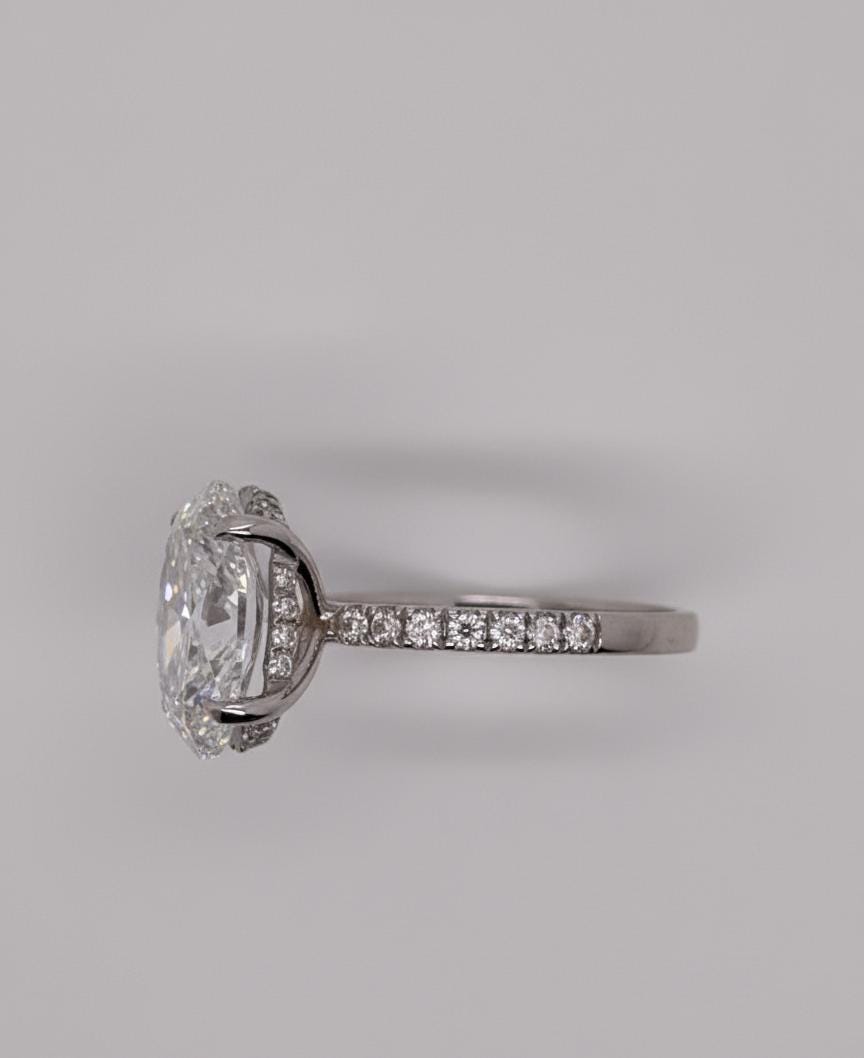 Bague de fiançailles ovale 5,5 carats avec diamant de laboratoire et halo caché Oval cut 1Ct Moissanite taille brillant engagement ring in Gold or Platinum — custom handcrafted by Forever For Love