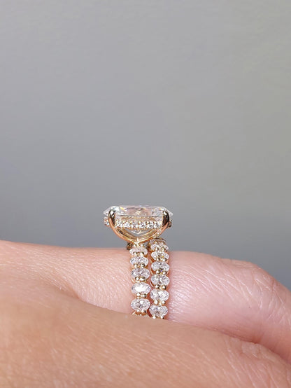 4 Ct Oval Moissanite Eternity Band