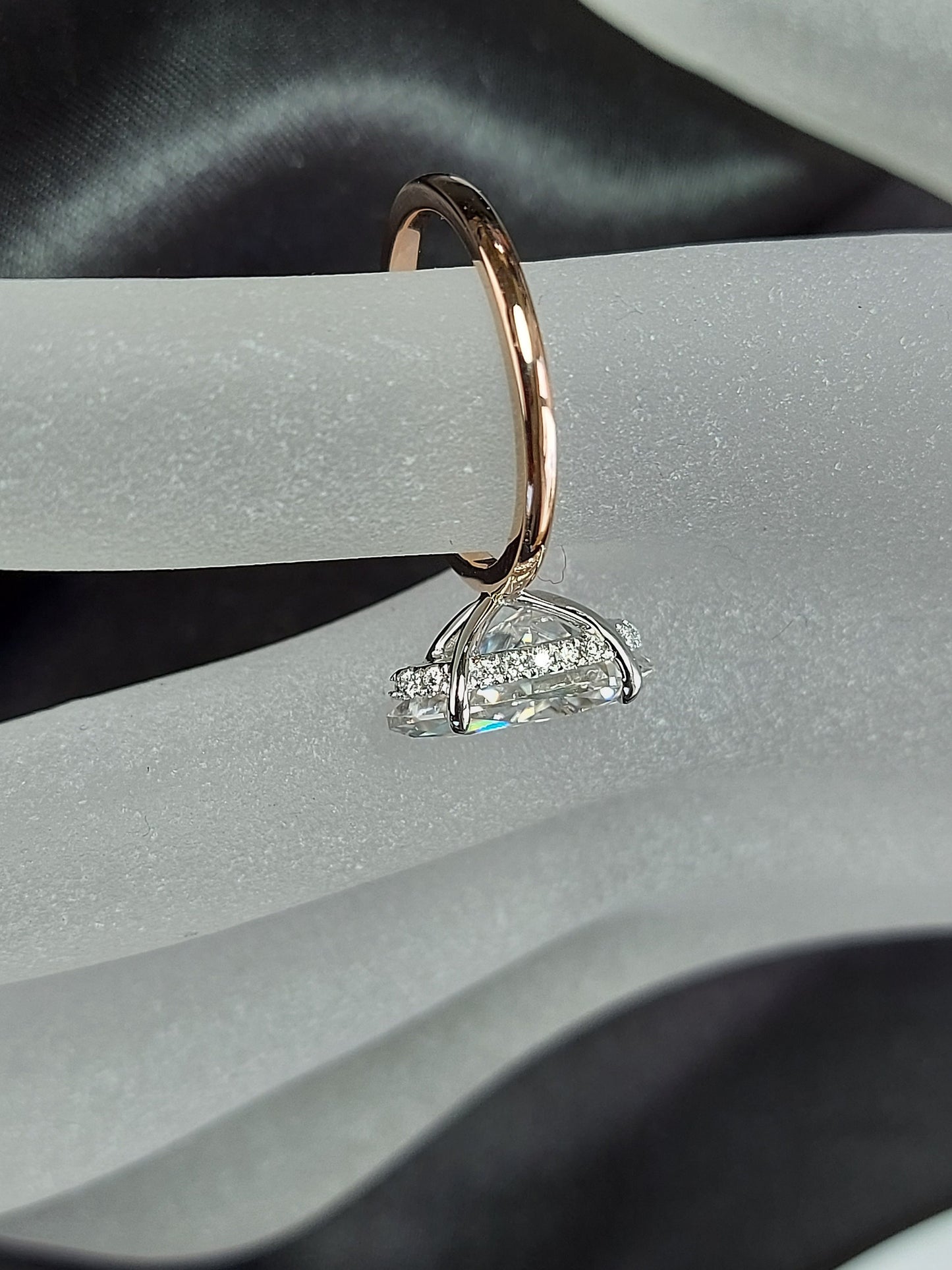 Bague de fiançailles en moissanite poire 4 carats avec halo caché Pear cut 1Ct Moissanite taille brillant engagement ring in Gold or Platinum — custom handcrafted by Forever For Love