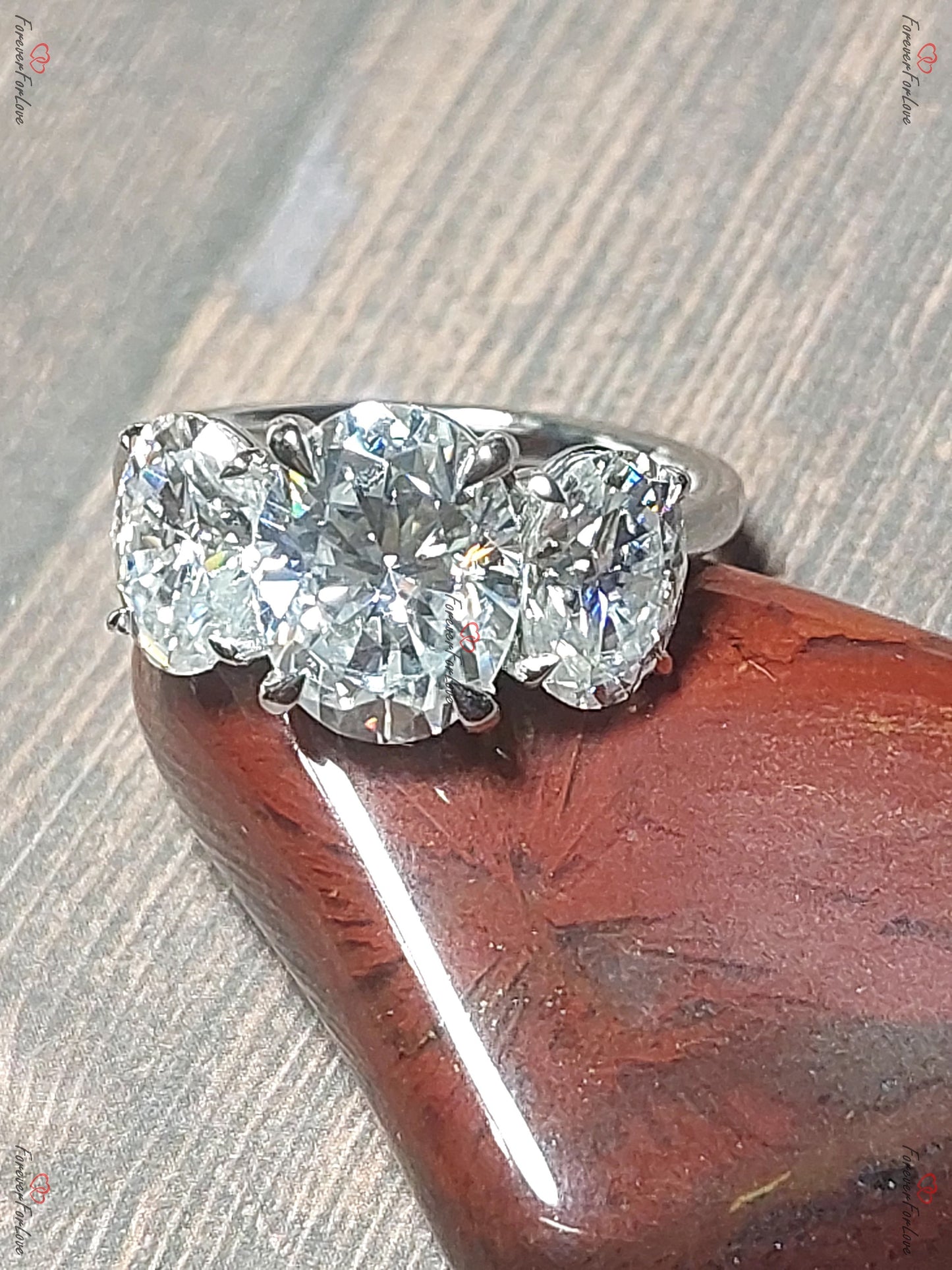 Vintage Oval Moissanit Verlobungsring einzigartiger Cluster Platin Verlobungsring Damen Trilogie Hochzeit Braut Art Deco Hochzeitstag Oval cut Moissanite engagement ring in Gold or Platinum — custom handcrafted by Forever For Love