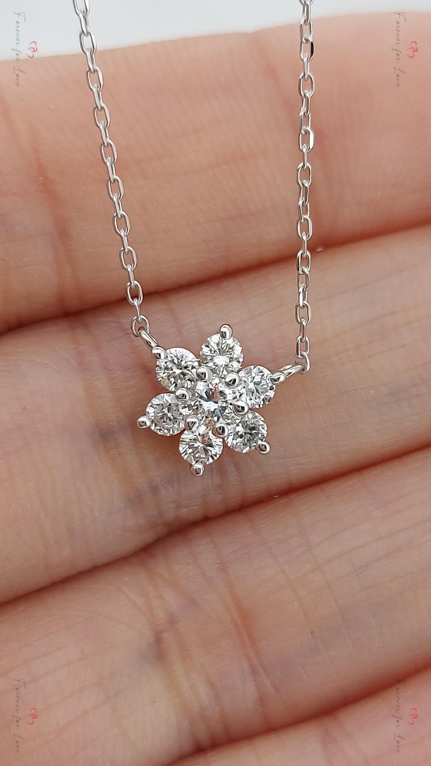 Collier Fleur Diamant, Or Jaune 14 carats, Pendentif Cœur Minimaliste Délicat, Véritable Diamant, Collier Femme, Cadeau Spécial Pour Elle. Moissanite engagement ring in Gold or Platinum — custom handcrafted by Forever For Love