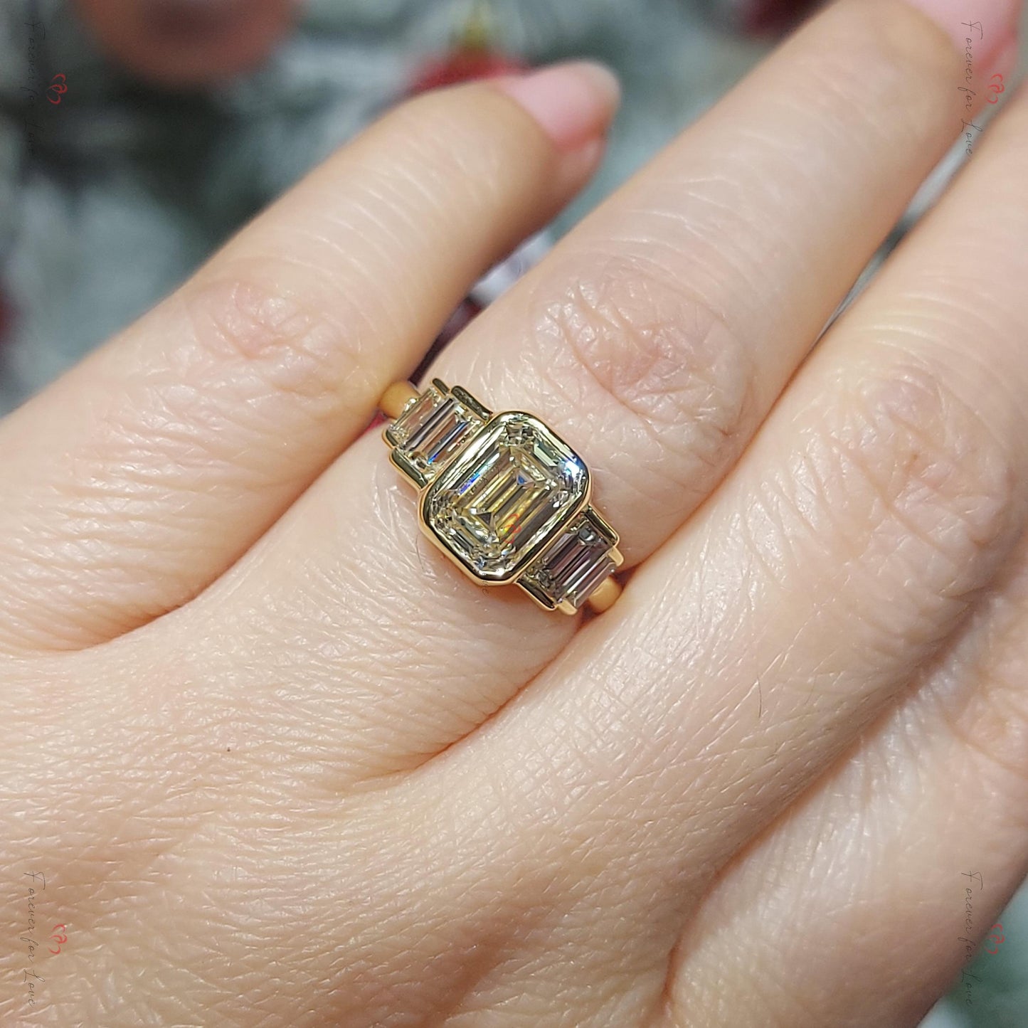 Bague de fiançailles avec diamant de laboratoire taille émeraude Emerald cut 1Ct Moissanite taille brillant engagement ring in Gold or Platinum — custom handcrafted by Forever For Love