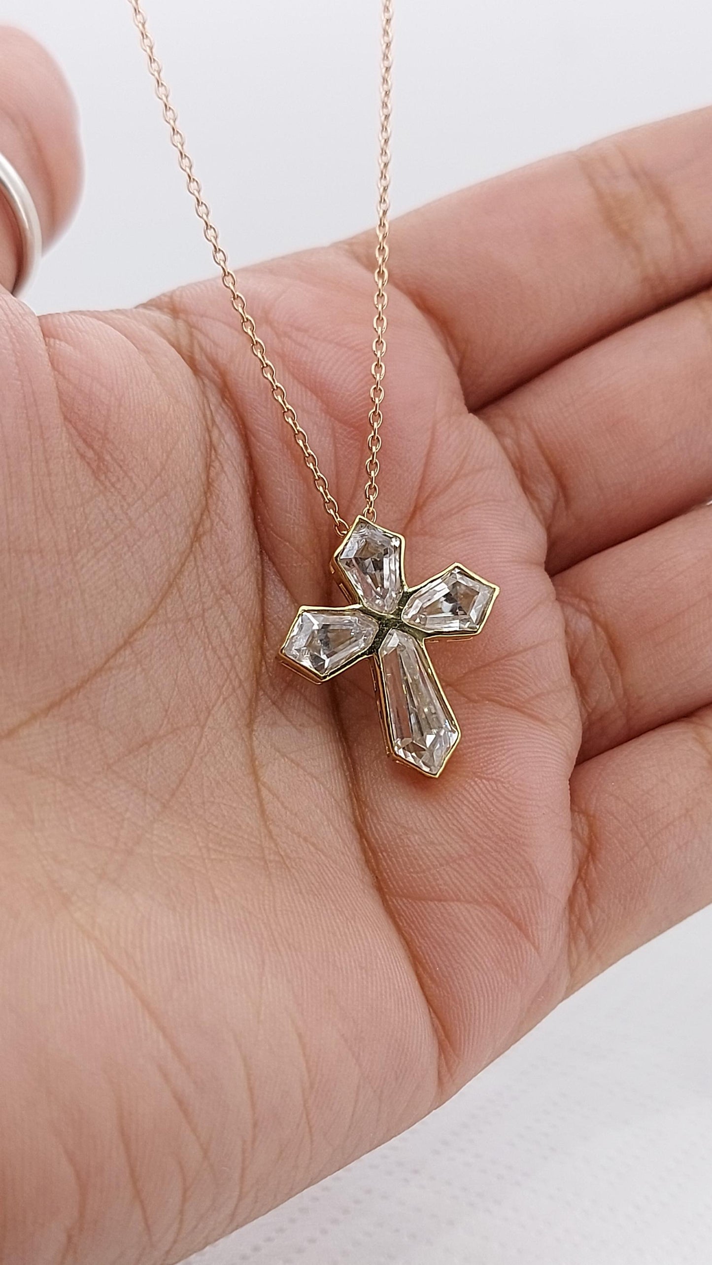 14k Massivgold Diamant Kreuz Halskette für Frauen, Diamant Kreuz Anhänger, Religiöser Schmuck, Christlicher Glaube Anhänger, Kreuz Geschenk für Frauen Moissanite engagement ring in Gold or Platinum — custom handcrafted by Forever For Love