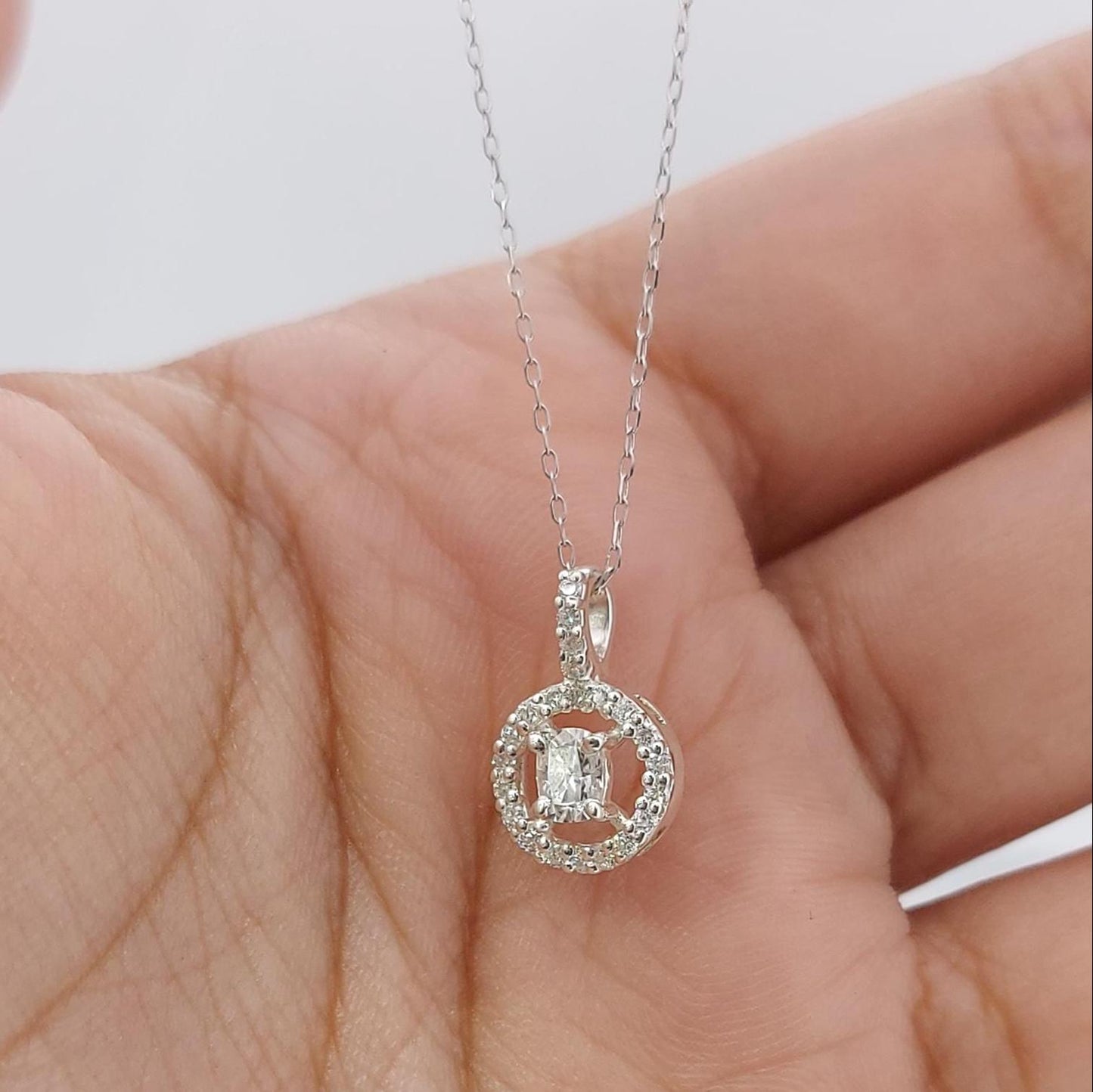 0,28 ct Kissen- und Runddiamant-Halskette, 14 Karat Gelbgold, zierlicher minimalistischer Anhänger, Labordiamant-Halskette für Damen, einzigartiges Design-Geschenk Moissanite engagement ring in Gold or Platinum — custom handcrafted by Forever For Love