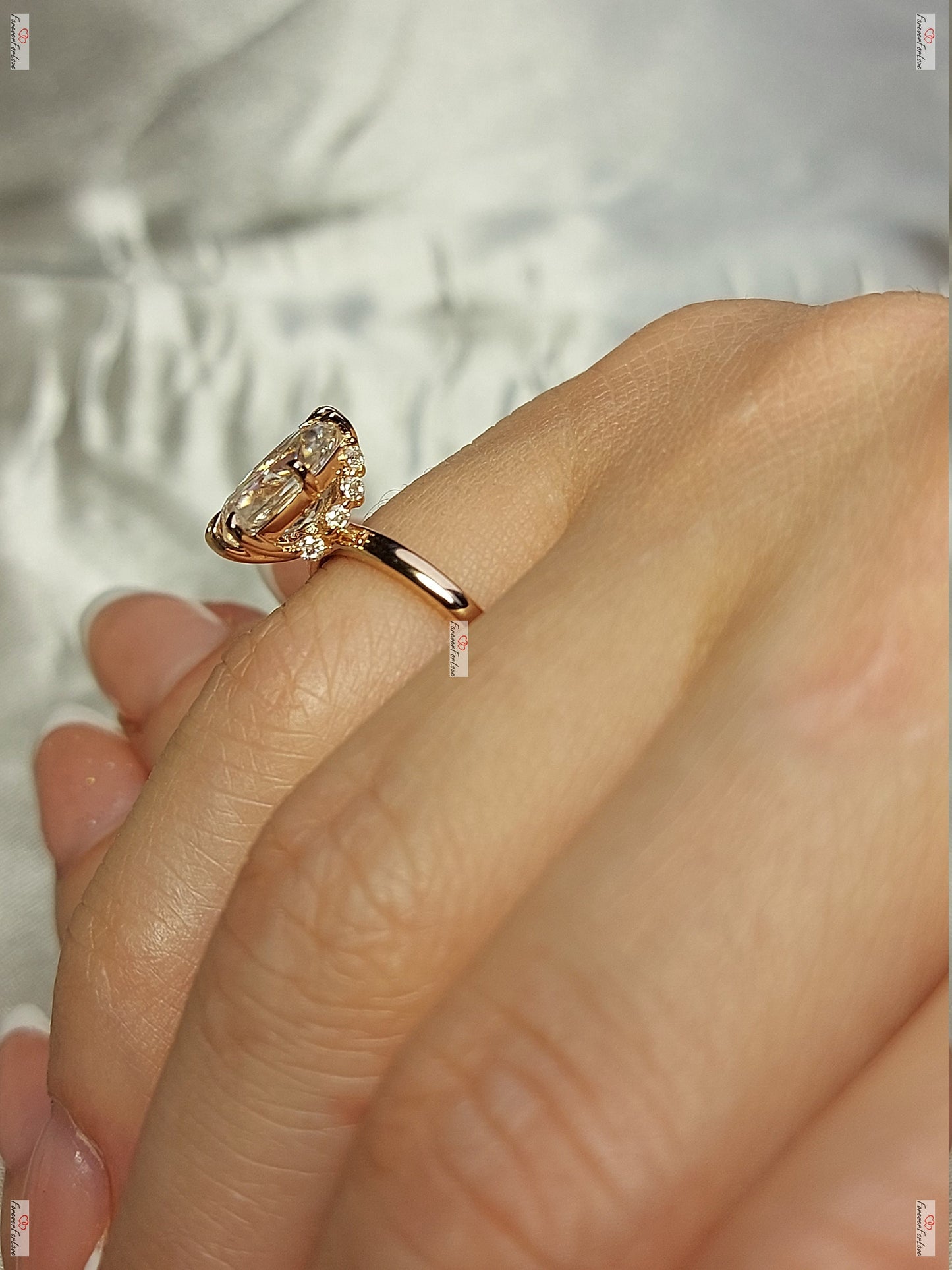 Bague de Fiançailles Solitaire Ovale en Diamant Naturel 1 Ct I SI2 Oval cut 1Ct Moissanite taille brillant engagement ring in Gold or Platinum — custom handcrafted by Forever For Love