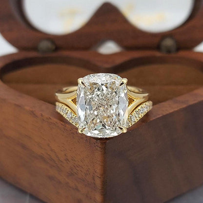 4.5 Ct IGI Certified Cushion Lab Diamond Band