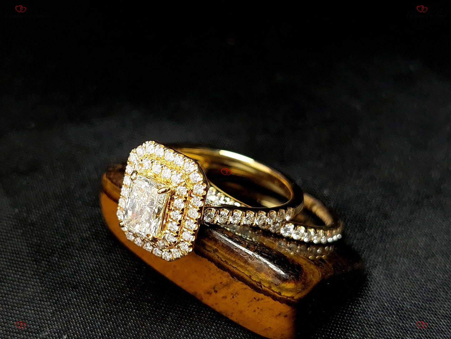 2 Karat Radiant Labordiamant Halo-Verlobungsring Radiant cut Moissanite engagement ring in 935 Argentium Silber — custom handcrafted by Forever For Love
