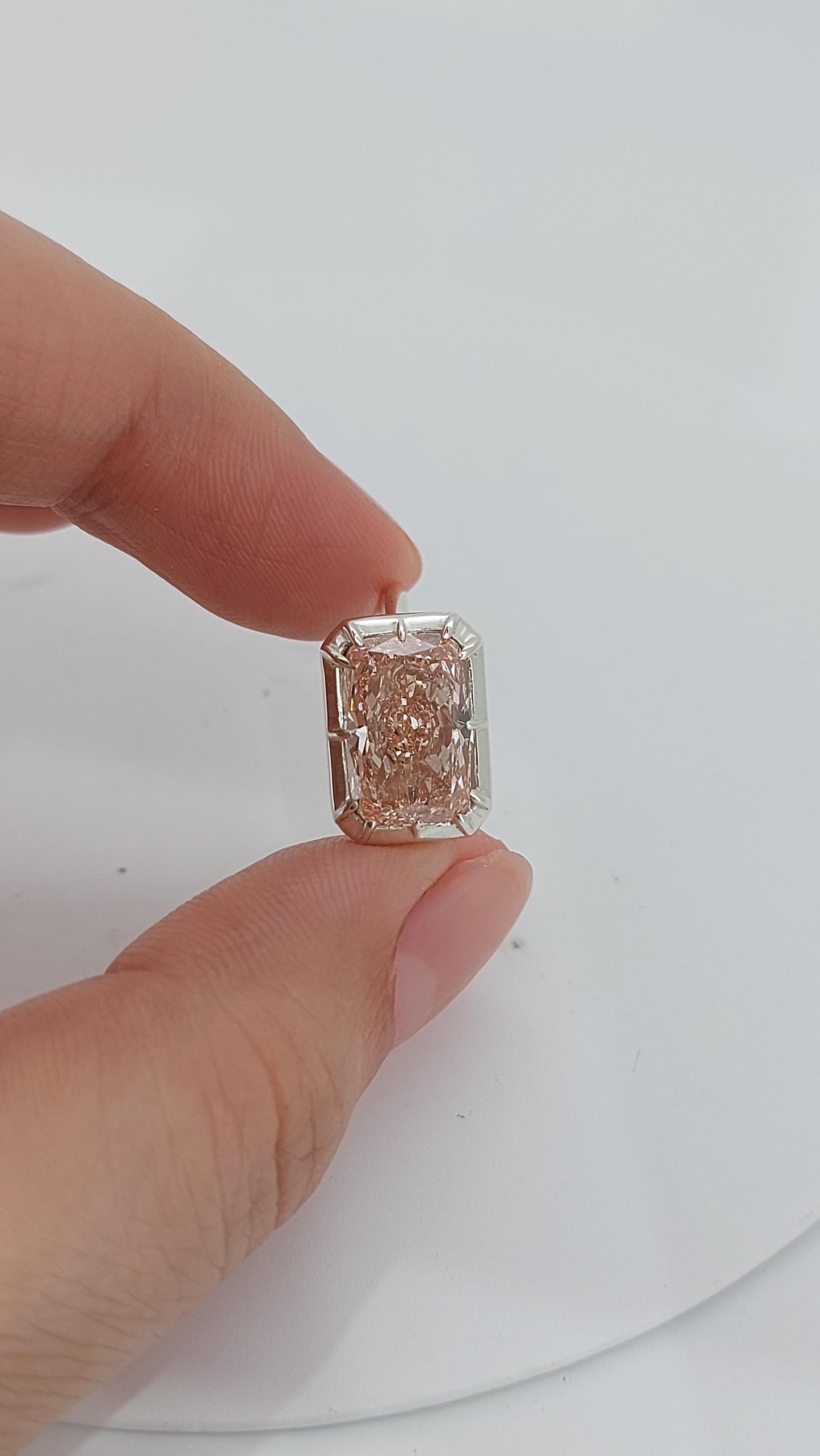 Bague de fiançailles en diamant de laboratoire coussin rose fantaisie 4 Ct Cushion cut 1Ct Moissanite Taille Brillant engagement ring in Gold or Platinum — custom handcrafted by Forever For Love