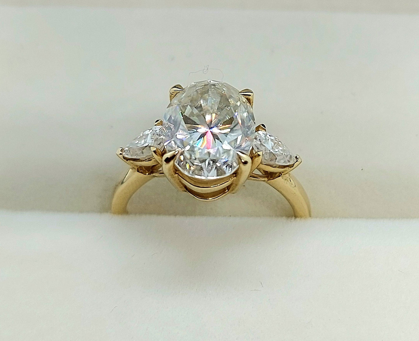 Bague de fiançailles trilogie ovale en moissanite de 3 carats Oval cut Moissanite engagement ring in Gold or Platinum — custom handcrafted by Forever For Love