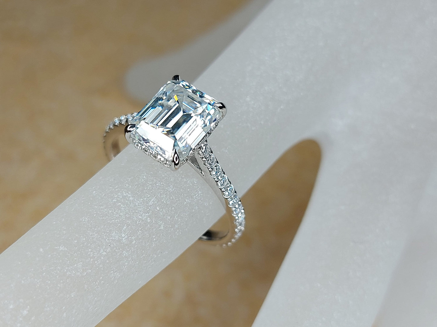 3 Karat Smaragd Moissanit Forever One Solitär Verlobungsring Emerald cut Moissanite engagement ring in 935 Argentium Silber — custom handcrafted by Forever For Love