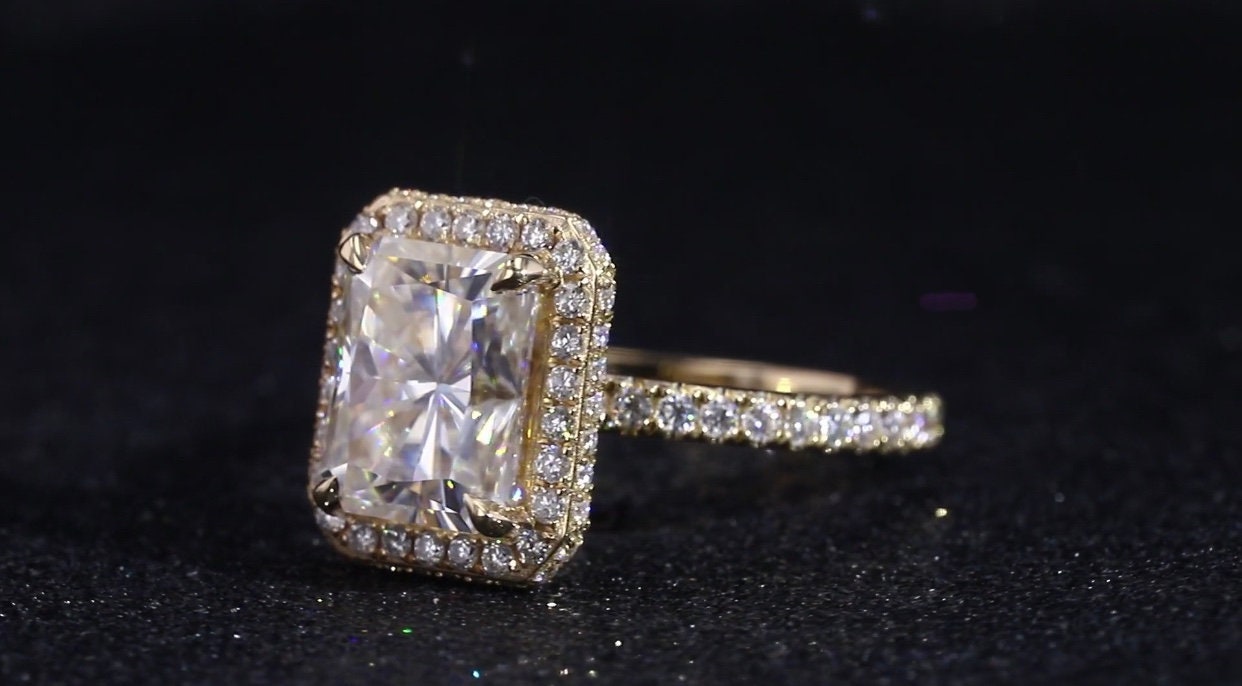 Bague de fiançailles double auréole moissanite radiante 4 carats Radiant cut 1Ct Moissanite Taille Brillant engagement ring in Gold or Platinum — custom handcrafted by Forever For Love