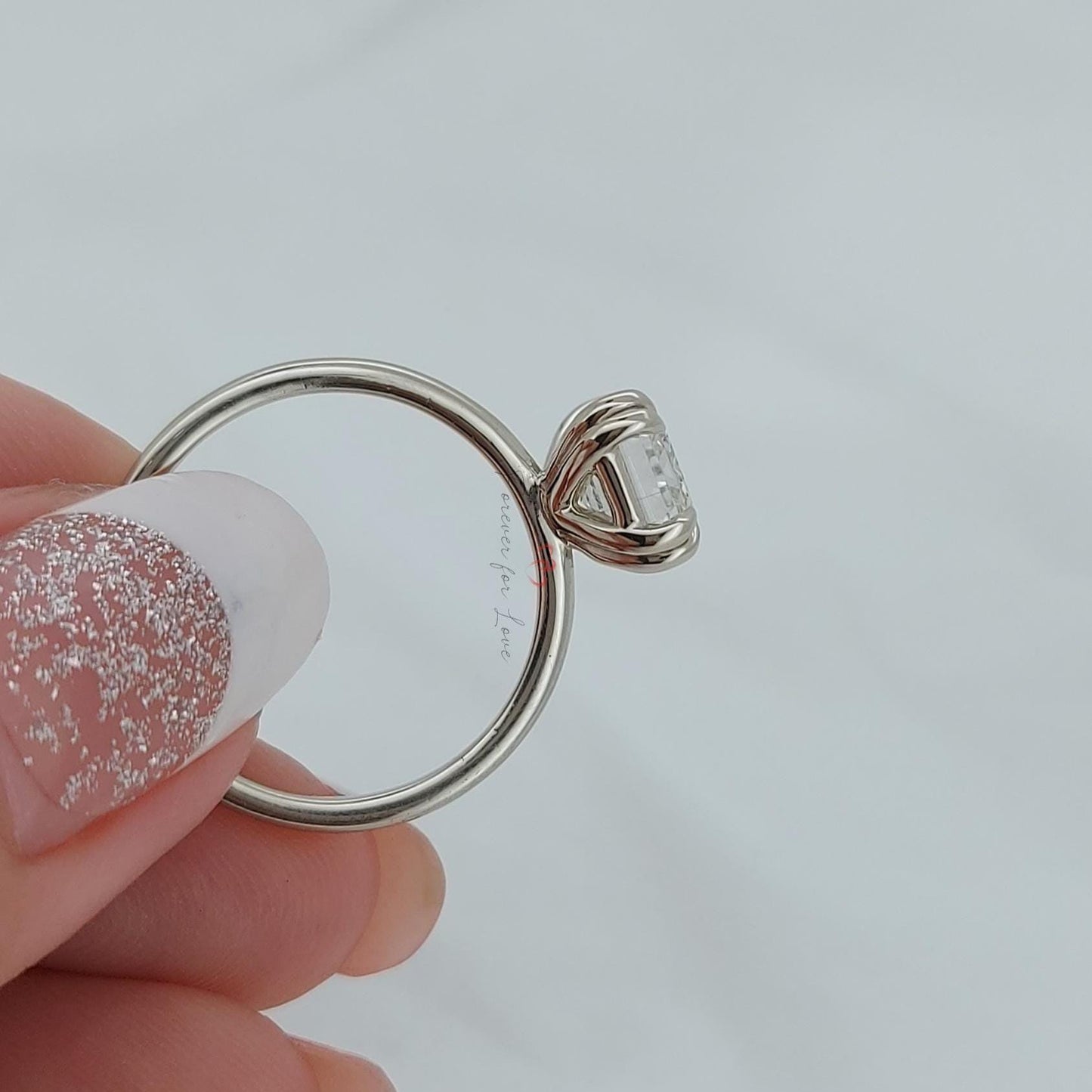 2 Karat IGI zertifizierter Smaragd-Diamant-Verlobungsring mit verstecktem Smaragd-Halo Emerald cut Moissanite engagement ring in 935 Argentium Silber — custom handcrafted by Forever For Love