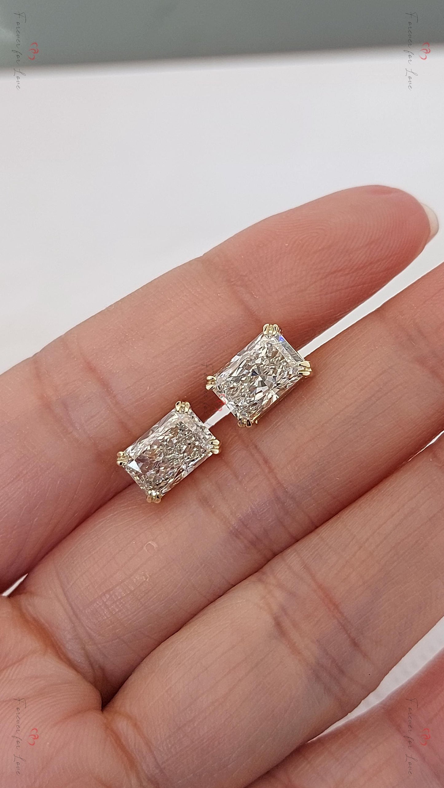 4 Karat Radiant Cut Lab Grown Diamant Ohrstecker: 14K Gelbgold IGI zertifiziert Moissanite engagement ring in Gold or Platinum — custom handcrafted by Forever For Love