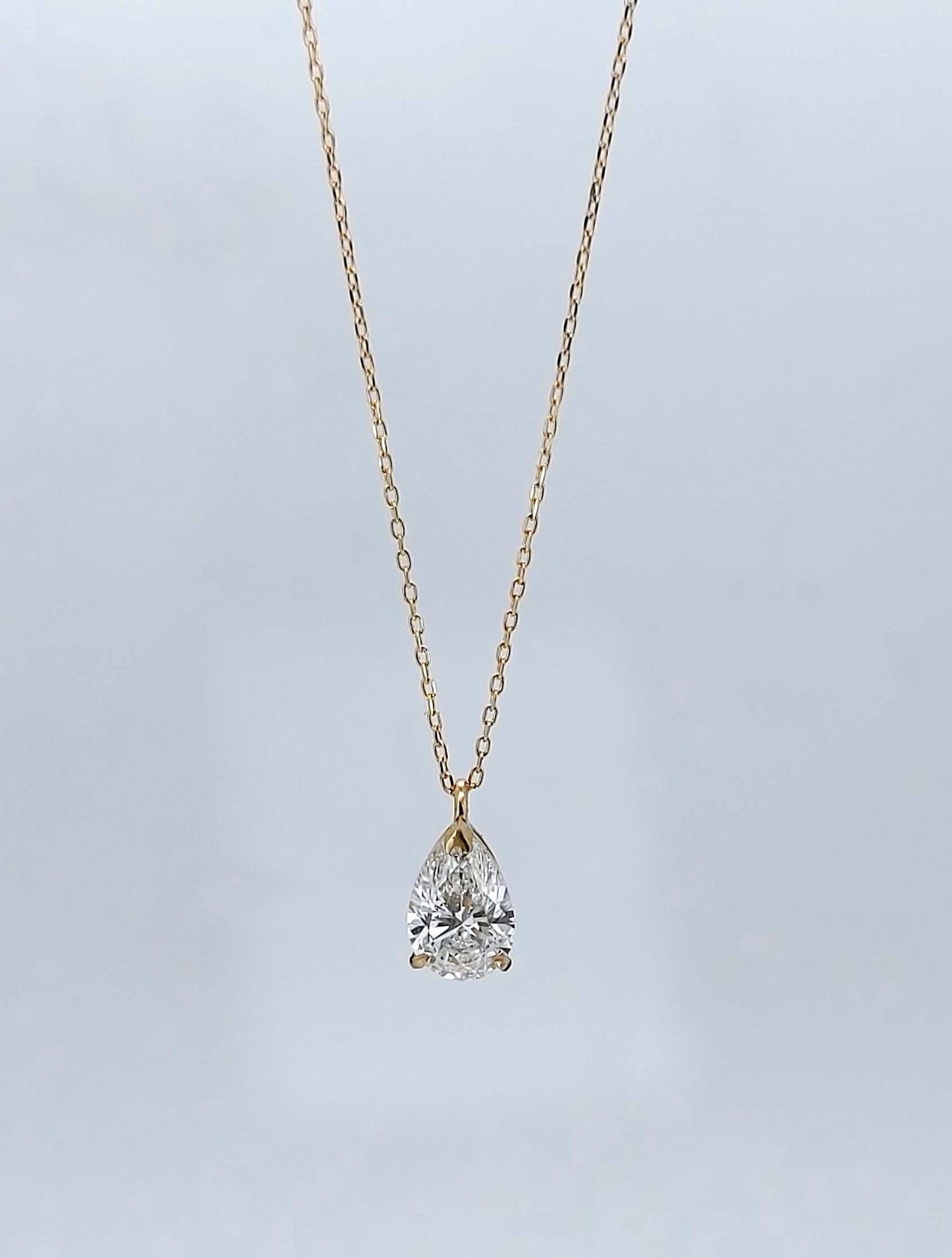 1,25 Karat tropfenförmige Labordiamantkette, Solitär-Diamantkette, Massivgoldschmuck, Laborgezüchteter Diamant, Geschenk für sie Moissanite engagement ring in Gold or Platinum — custom handcrafted by Forever For Love