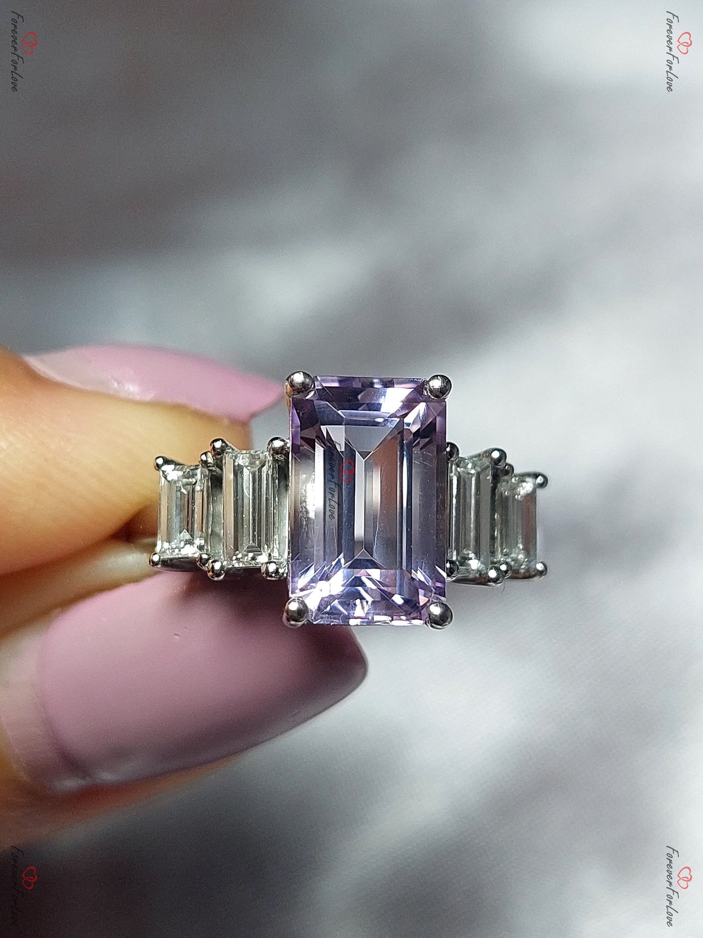 Amethyst und natürlicher Baguetteschliff Diamant Vintage Verlobungsring Platin Diamant Hochzeit Brautschmuck Art Deco Jahrestag Heiratsantrag Geschenk für Sie. Baguette cut Moissanite engagement ring in 935er Argentium Silber — custom handcrafted by Forever For Love