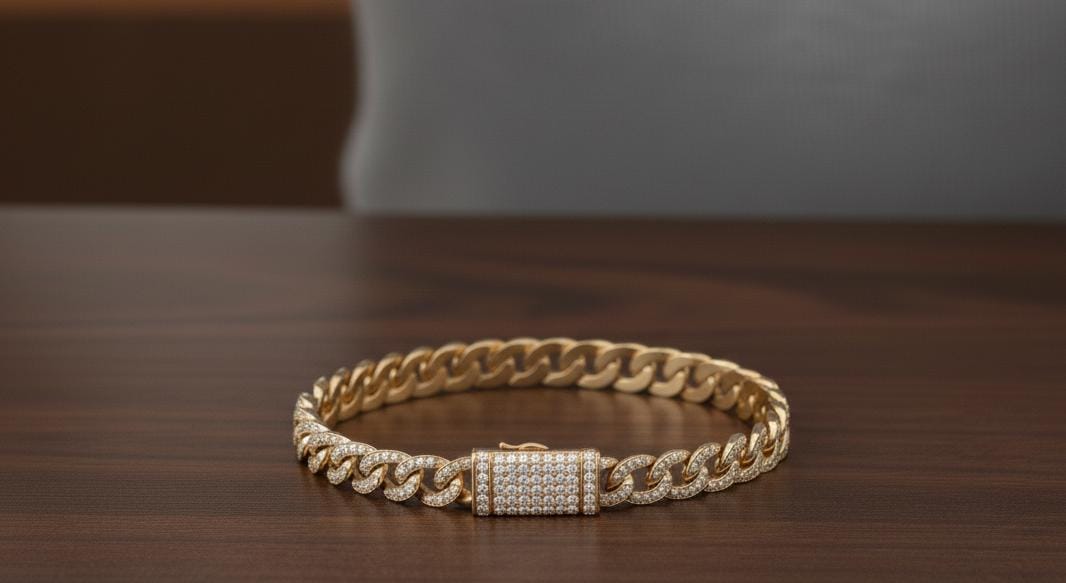 Bracelet pavé en or, Bracelet à maillons larges en or, Bracelet à maillons larges et épais en or massif de 8,5 mm, Bracelet classique fait main pour tous les jours Moissanite engagement ring in Gold or Platinum — custom handcrafted by Forever For Love