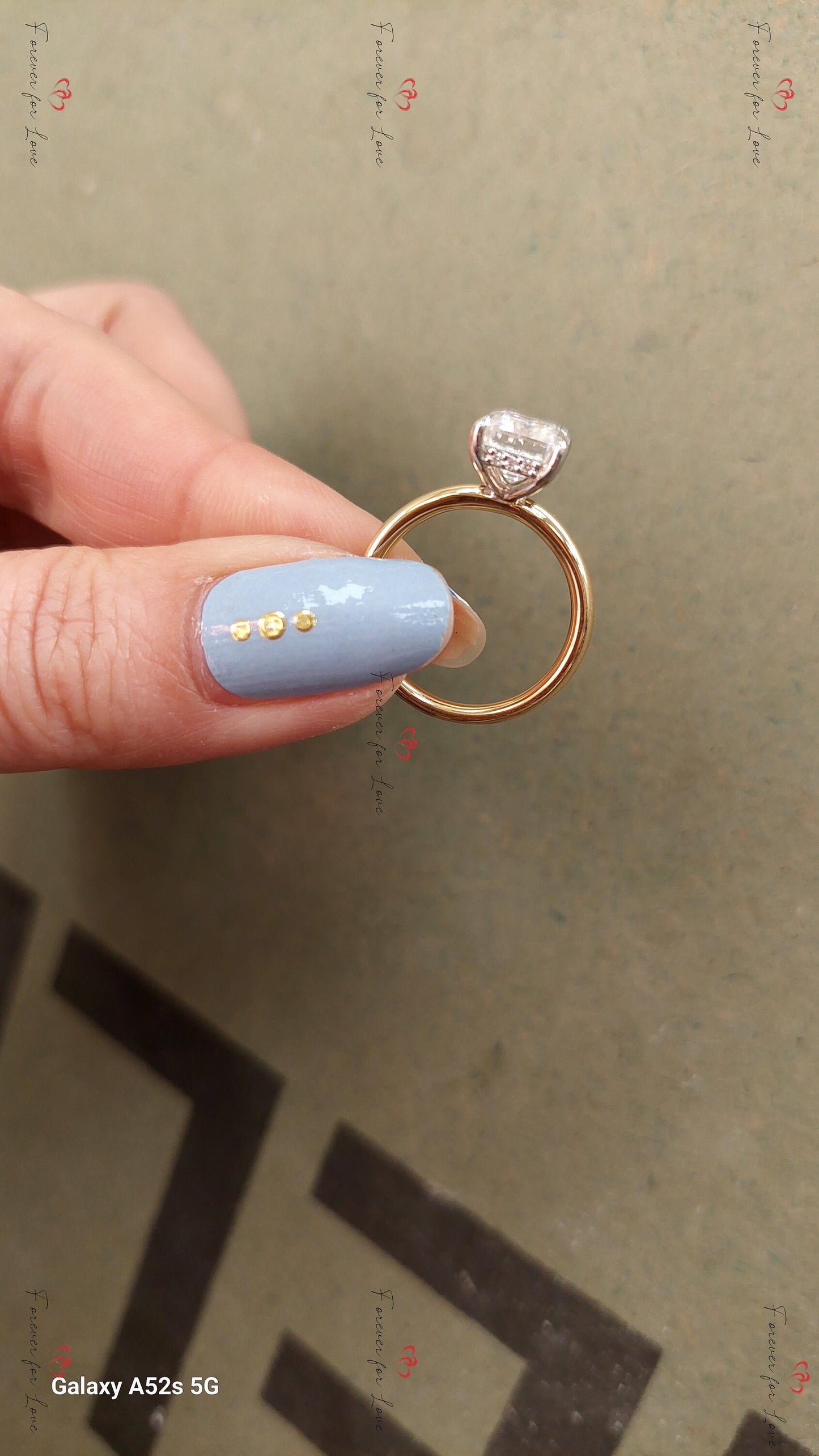 Bague de fiançailles solitaire émeraude, diamant et moissanite Emerald cut 1Ct Moissanite taille brillant engagement ring in Gold or Platinum — custom handcrafted by Forever For Love