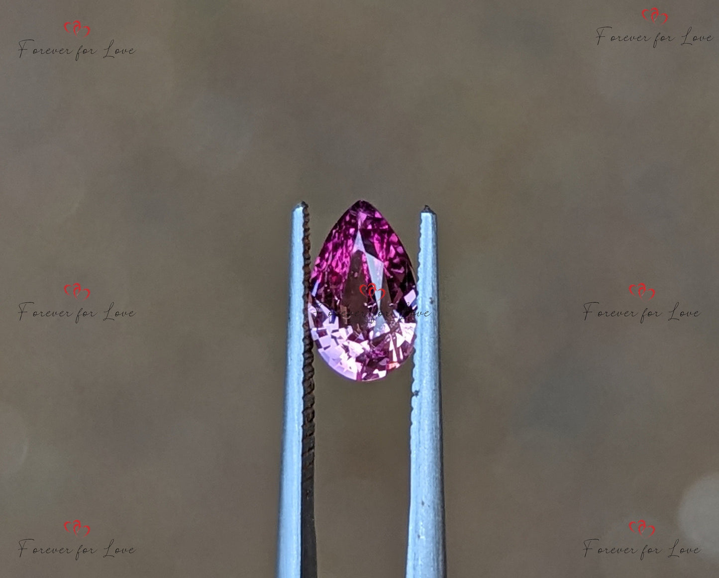 Saphir rose poire unique non chauffé, pierre de saphir padparadscha, bijoux sur mesure, pièce faite à la main. Moissanite engagement ring in Gold or Platinum — custom handcrafted by Forever For Love
