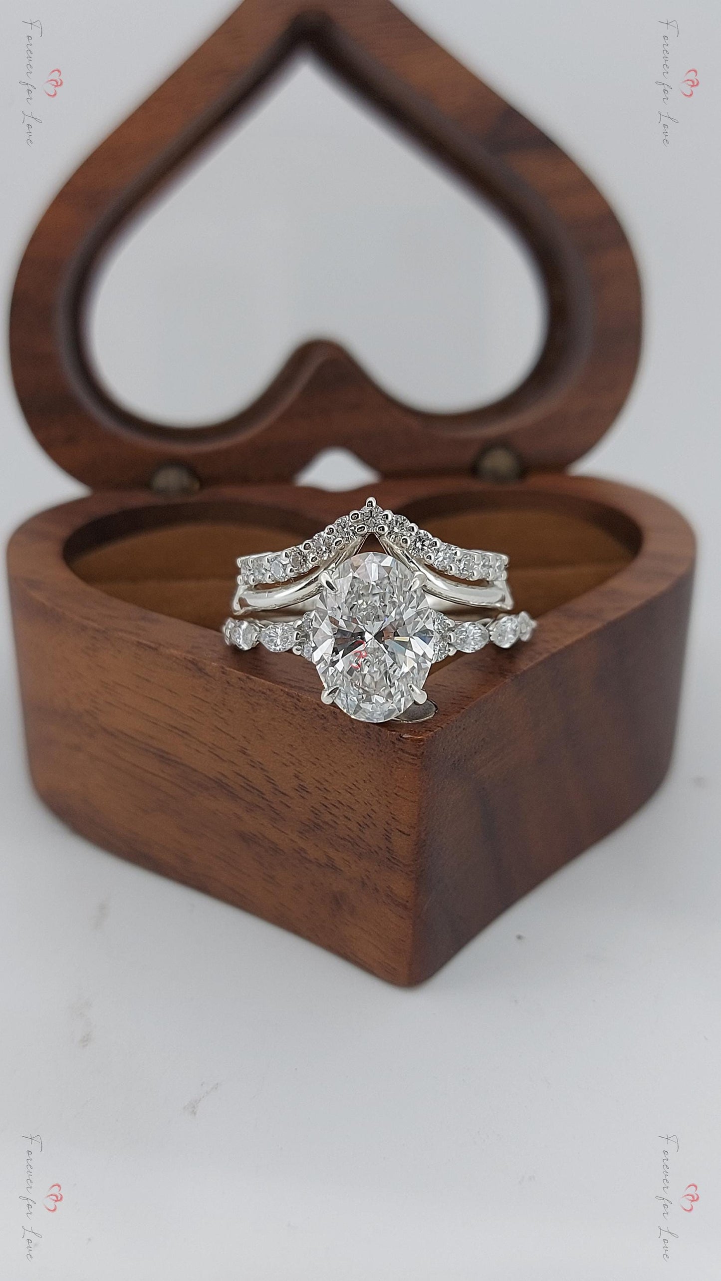 Bague ovale 3 carats en diamant de laboratoire avec halo caché Oval cut Moissanite, taille brillant engagement ring in Gold or Platinum — custom handcrafted by Forever For Love