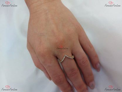Round Diamond Engagement Ring