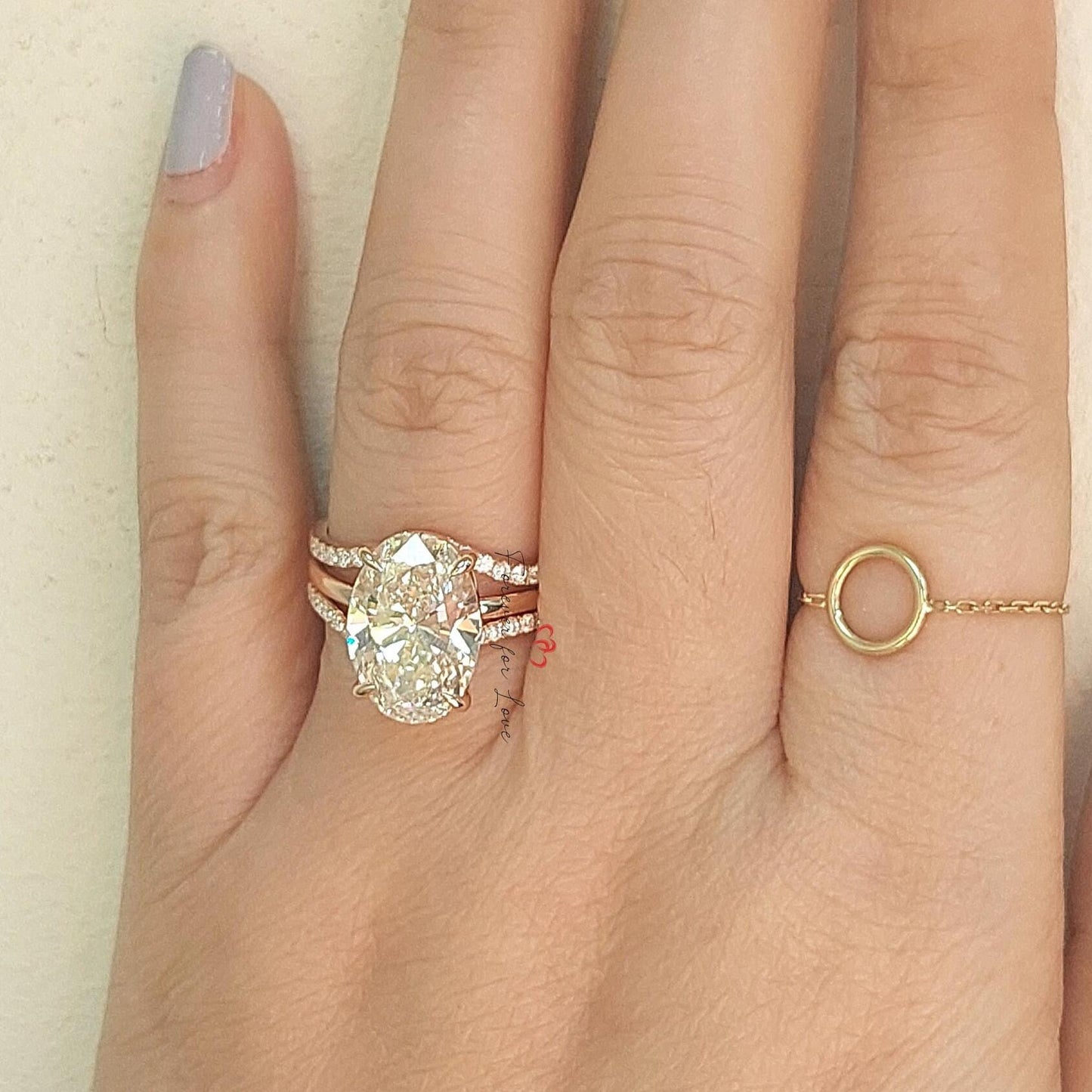 Ensemble de mariée avec bague en diamant ovale de laboratoire de 4 ct Moissanite Taille Brillant engagement ring in Gold or Platinum — custom handcrafted by Forever For Love