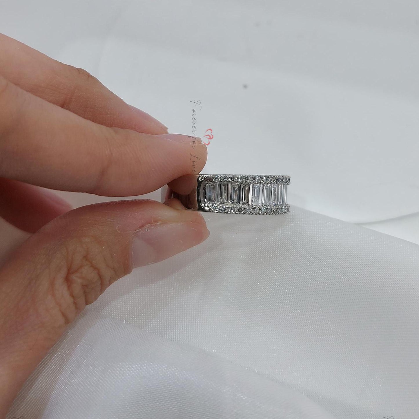 Baguette Labor-Diamant Breiter Eternity-Ring Baguette cut Moissanite engagement ring in 935er Argentium Silber — custom handcrafted by Forever For Love
