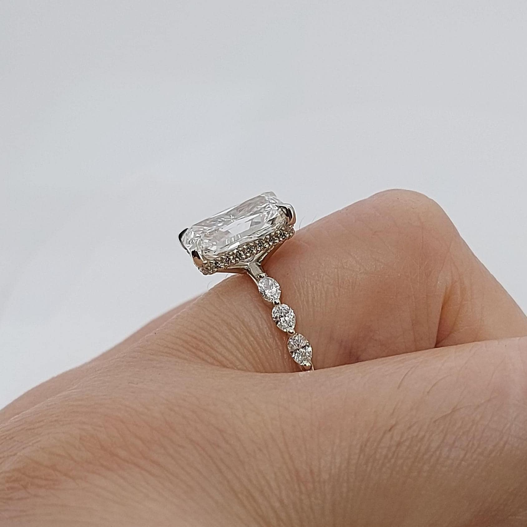 3.5 Ct IGI Certified Radiant Lab Diamond Solitaire Engagement Ring
