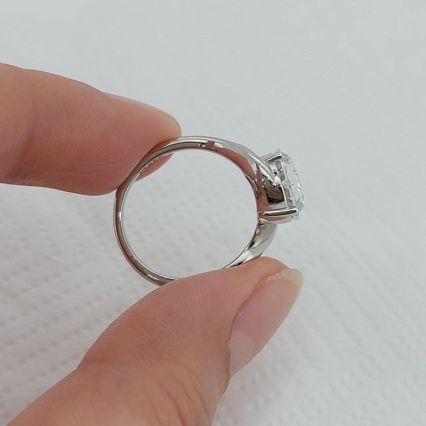 4.5 Ct IGI Certified Oval Lab Diamond Solitaire Engagement Ring