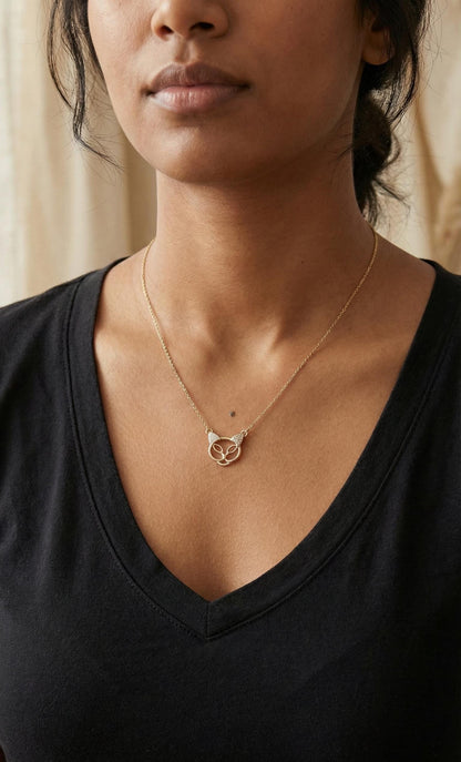 Massive Gold Katzenkette, 14k Gelbgold, Zierlicher minimalistischer Katzenanhänger, Zierliche Damenkette, Besonderes Geschenk für Sie.