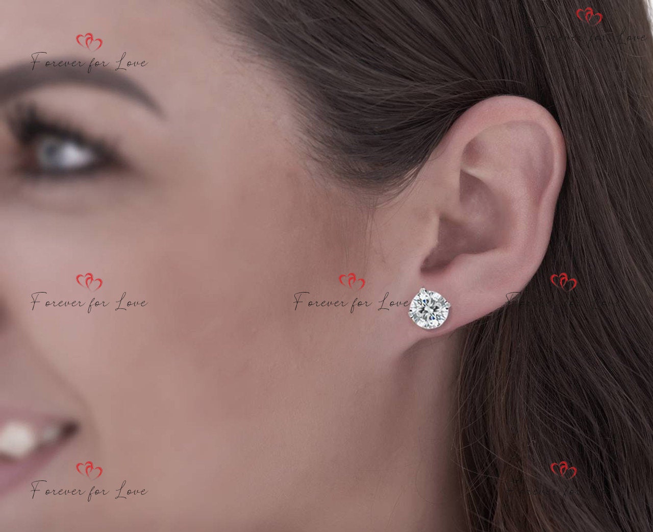 Boucles d'oreilles de mariage en diamant rond de laboratoire, clous de diamant ronds de 1,0 à 4,0 CT, clous d'oreilles en diamant pour femme, cadeaux d'anniversaire 1 totaliser Moissanite engagement ring in Gold or Platinum — custom handcrafted by Forever For Love