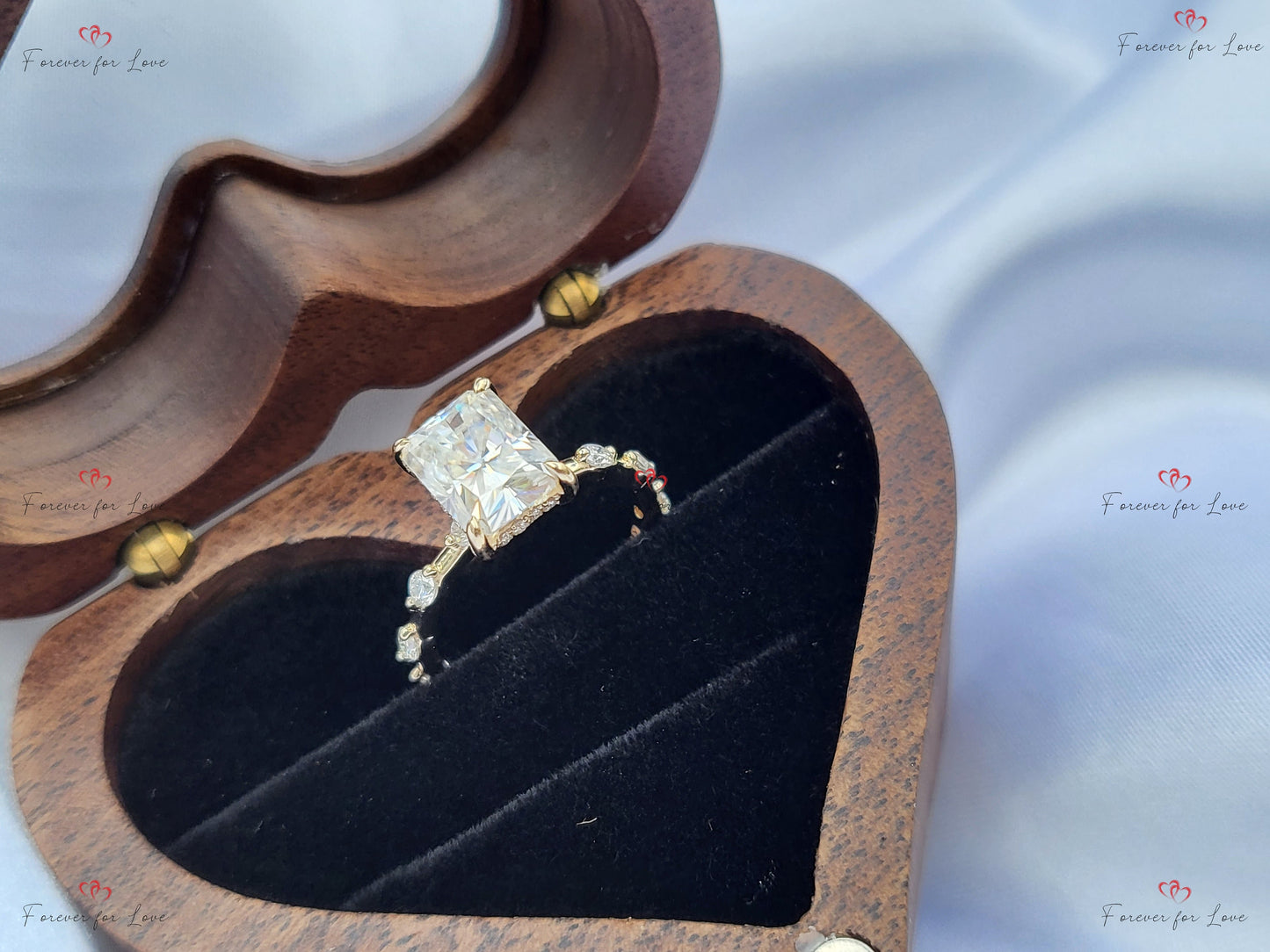 Verlobungsring mit 3 Karat IGI-zertifiziertem Radiant-Diamanten und verdecktem Halo Radiant cut Moissanite engagement ring in 935 Argentium Silber — custom handcrafted by Forever For Love