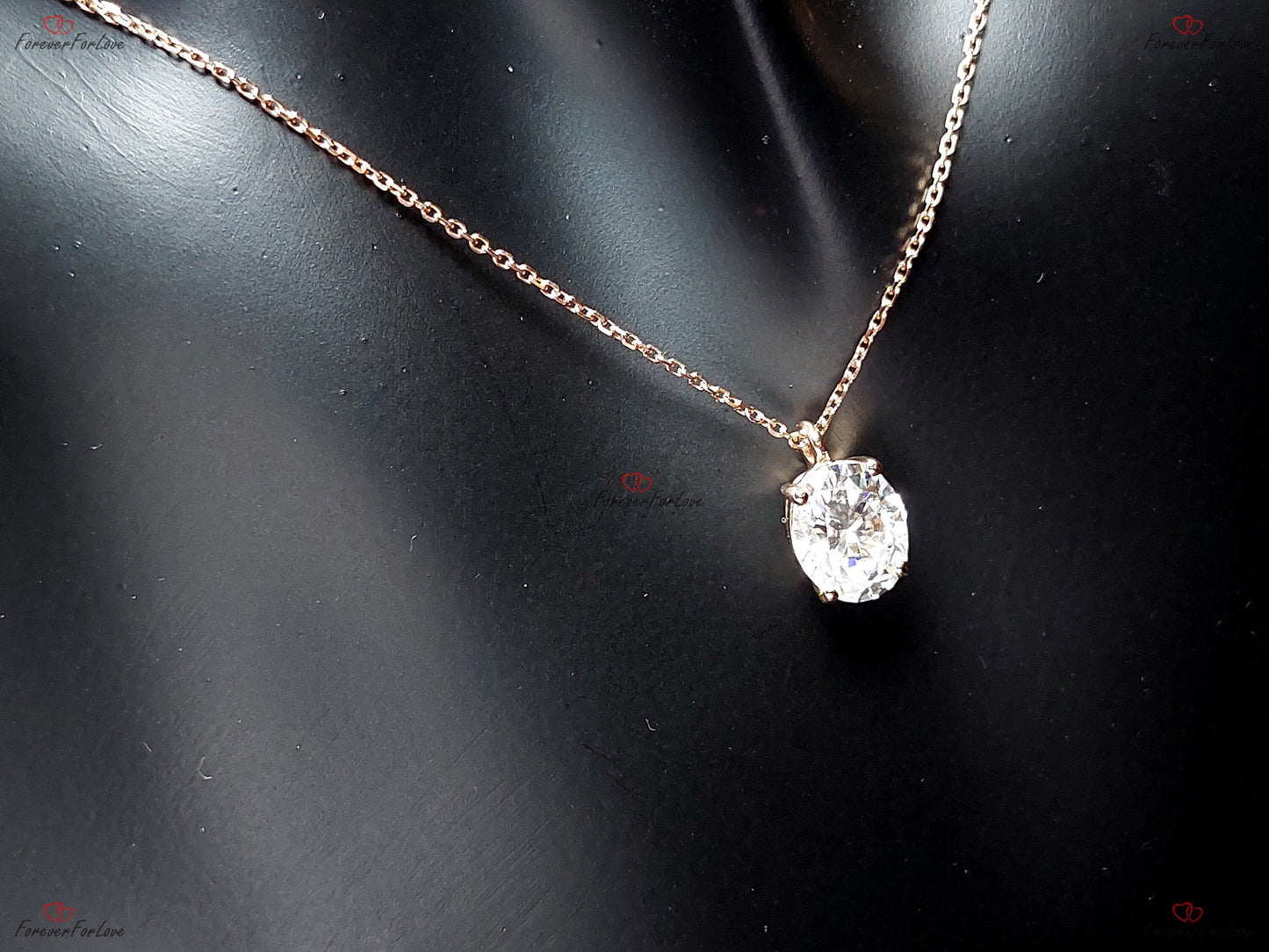 Collier ovale en moissanite, or rose 14 carats, pendentif minimaliste délicat en moissanite, collier alternatif en diamant pour femme, cadeau spécial pour elle. Moissanite engagement ring in Gold or Platinum — custom handcrafted by Forever For Love